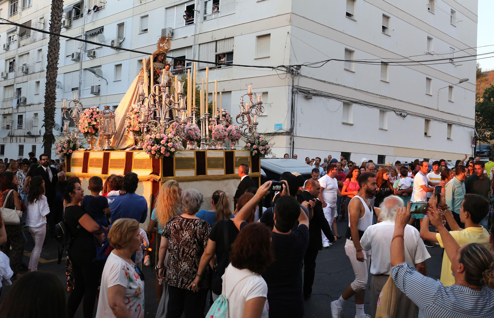 Procesión de la Virgen del Carmen por su barriada