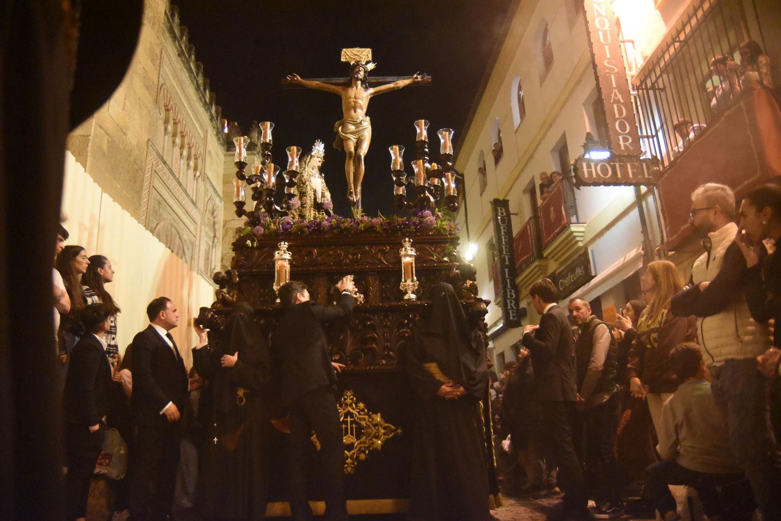 La procesión de la Expiración en este Viernes Santo de Córdoba, en imágenes