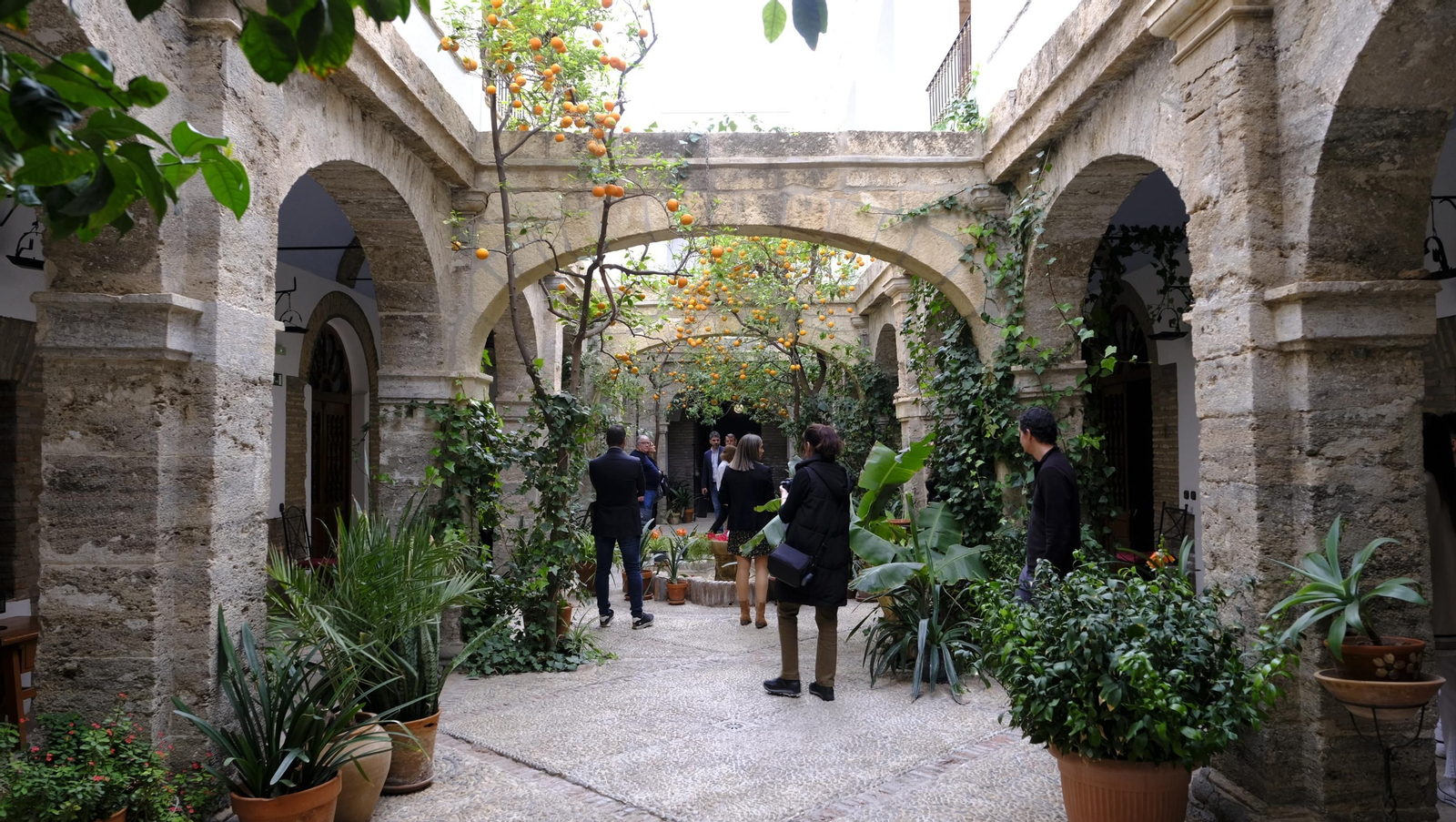 imágenes de la presentación de los nuevos Mercedes-Benz eléctricos, en SAVERES Huércal de Almería