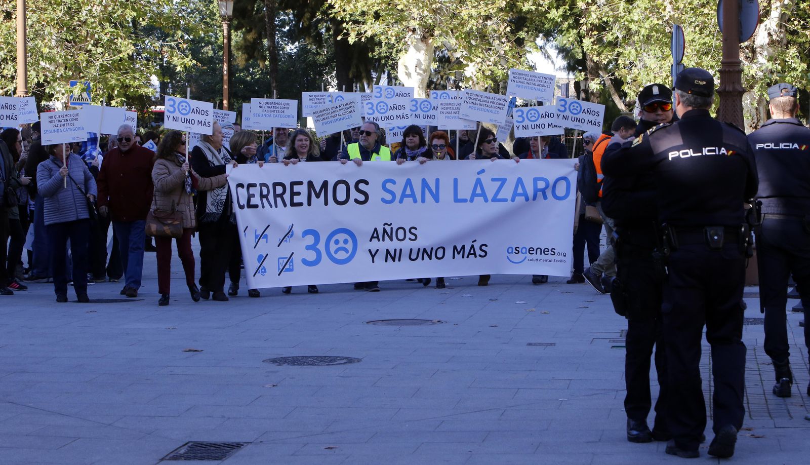 Concentración por el cierre y traslado de la Unidad de Salud Mental San Lázaro.