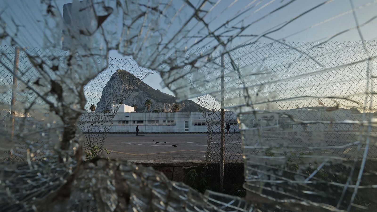 Una curiosa vista de Gibraltar y su aeropuerto desde La Línea.