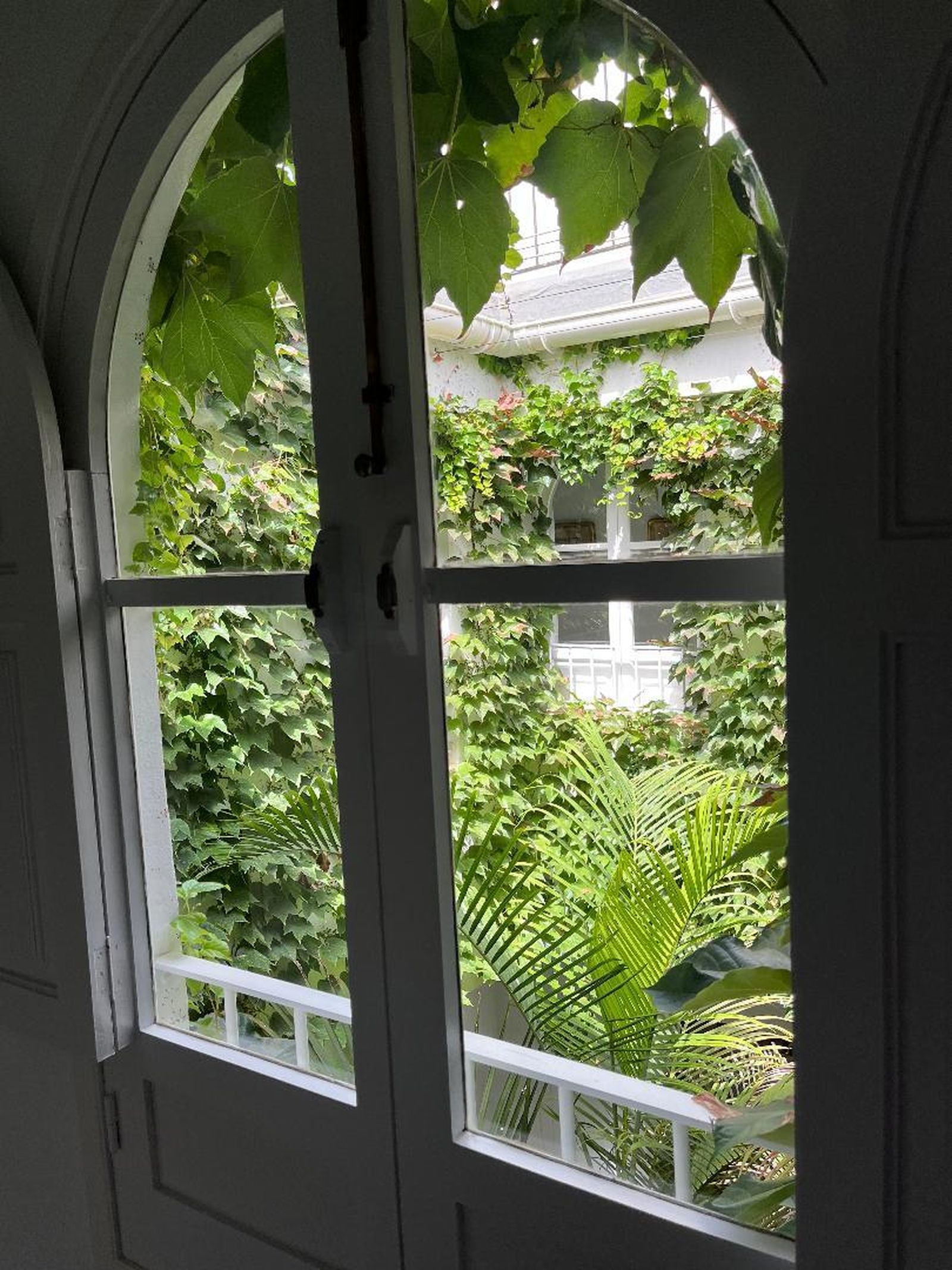 Así es el interior de la casa de Sanlúcar del matrimonio Angulo-Cuquerella