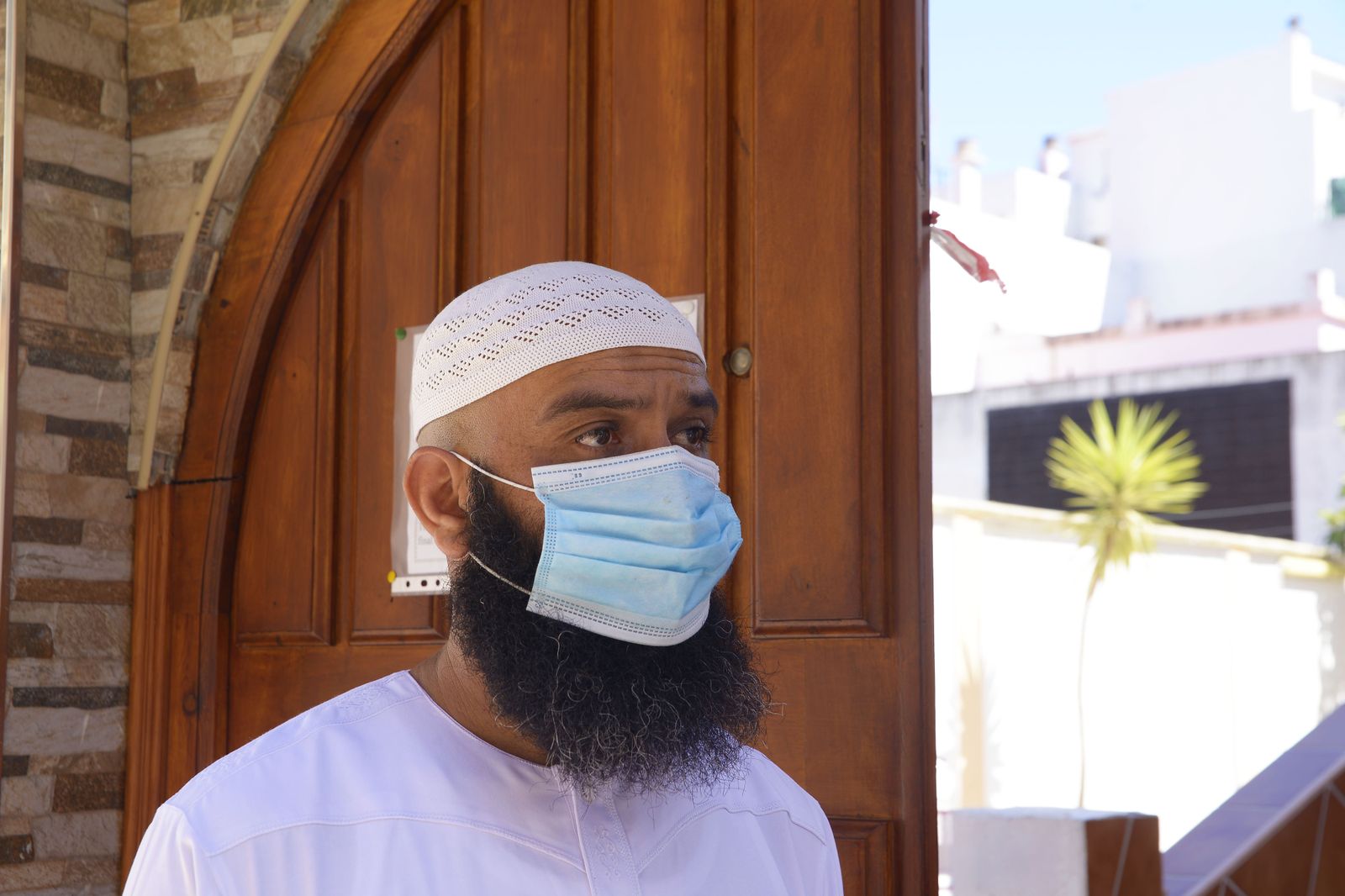 Fotos de las labores de higiene y desinfección de la mezquita Houda de Algeciras