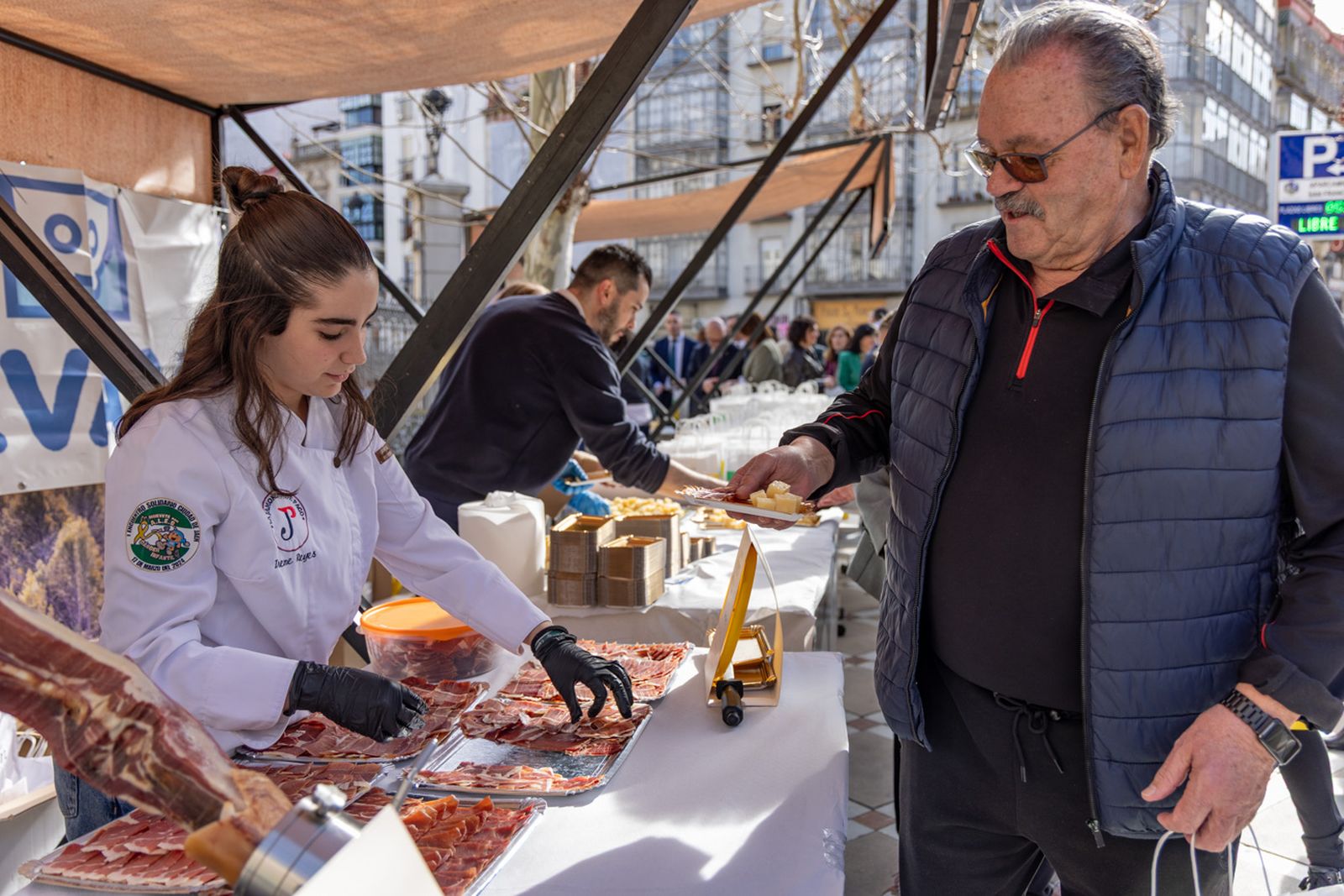 Izado de la Bandera de Andalucía y en un desayuno molinero en Jaén