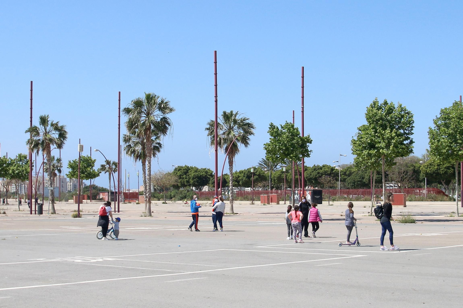 Fotogalería Los niños salen a la calle tras 43 días de confinamiento por coronavirus