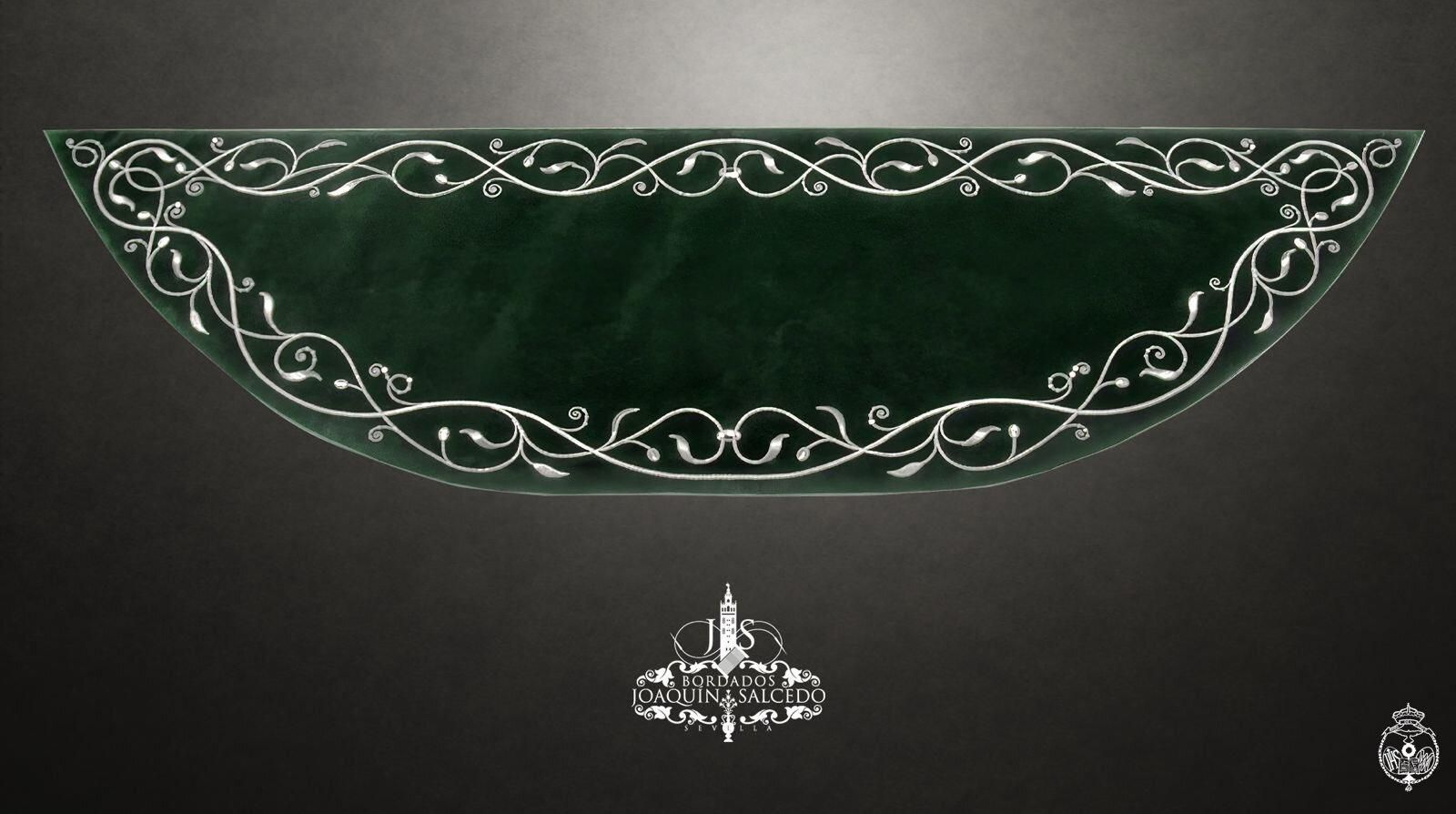 El nuevo mantolín bordado en terciopelo verde