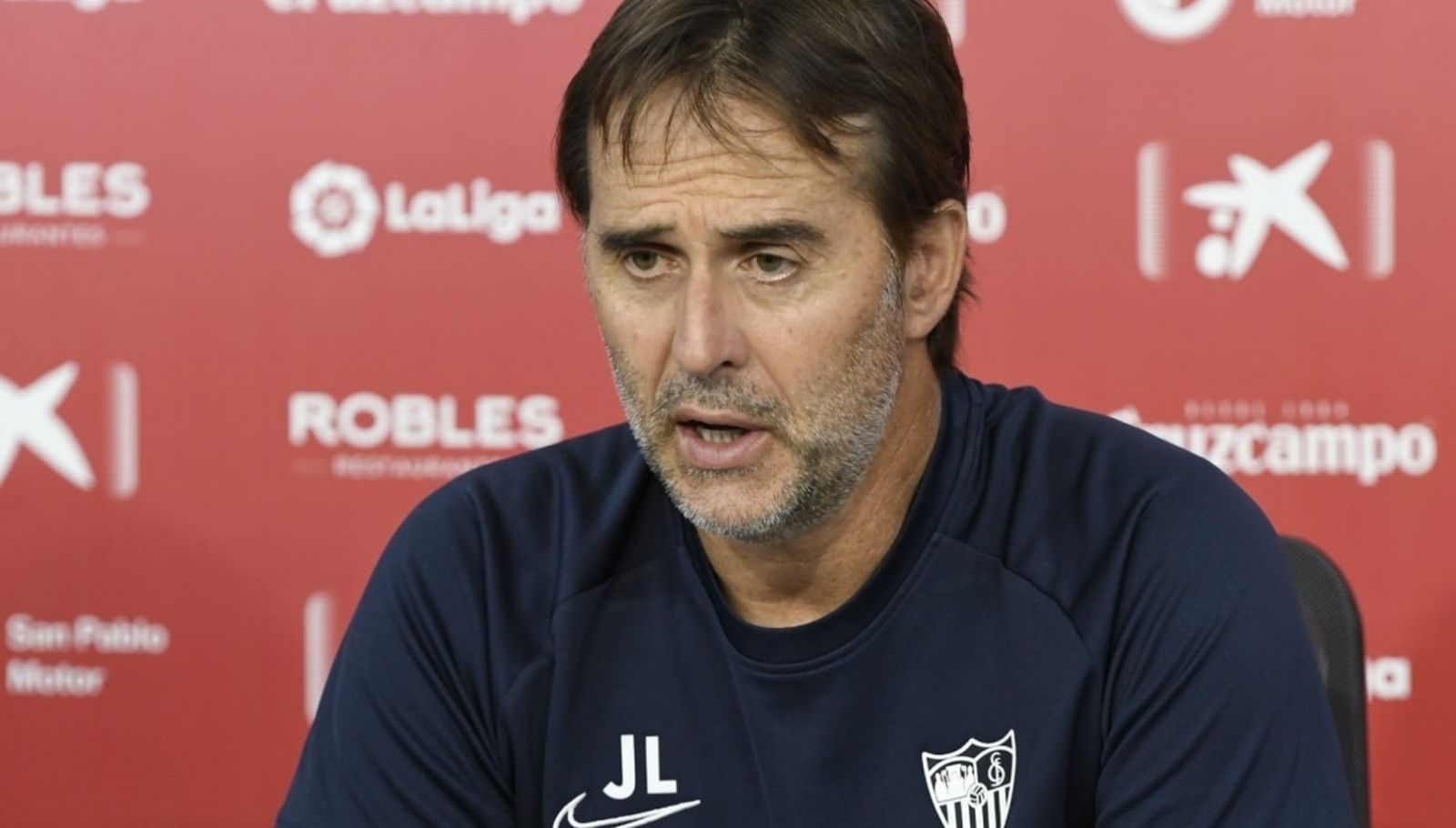 El entrenador del Sevilla, Julen Lopetegui, atiende a la prensa.