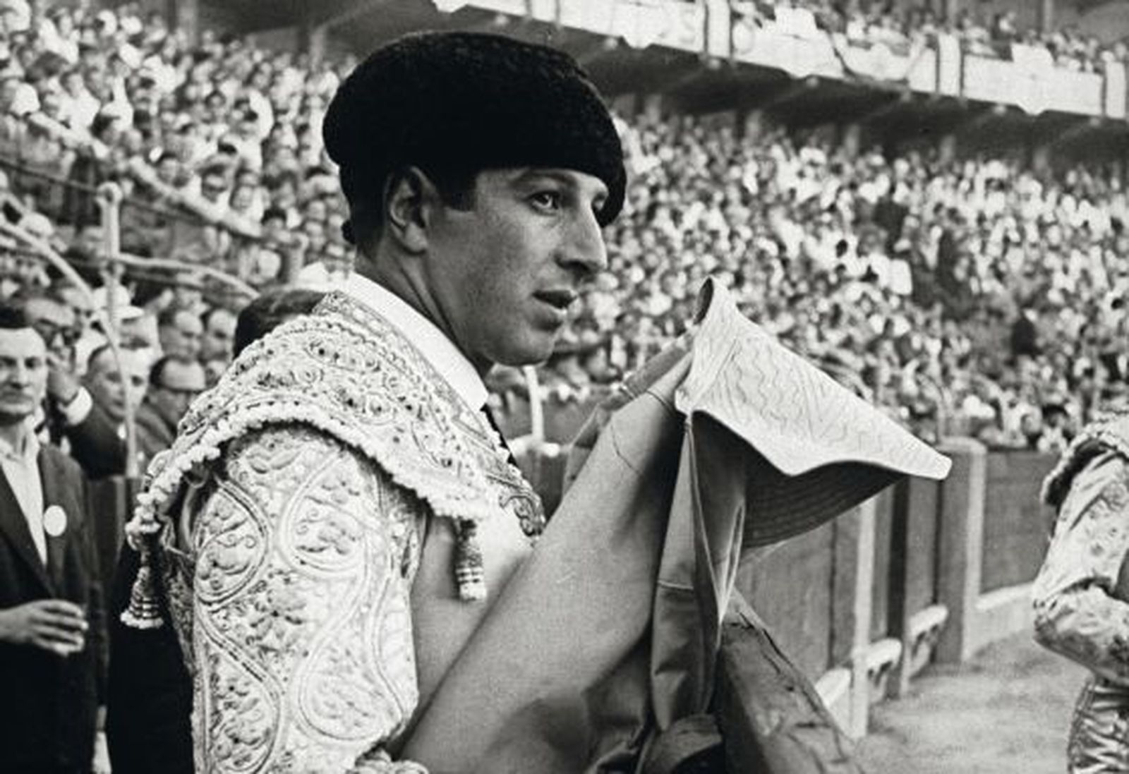 El diestro Antonio Ordoñez, en plena faena.