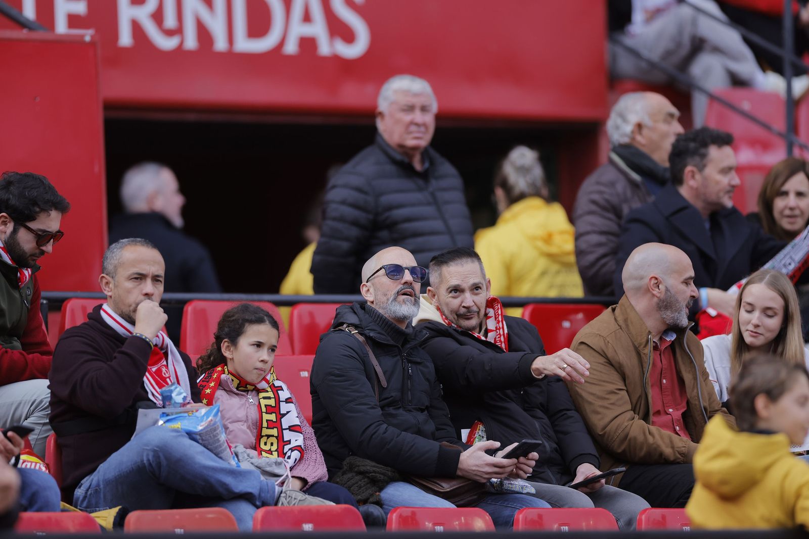 Búscate en las fotos del Sevilla - Girona