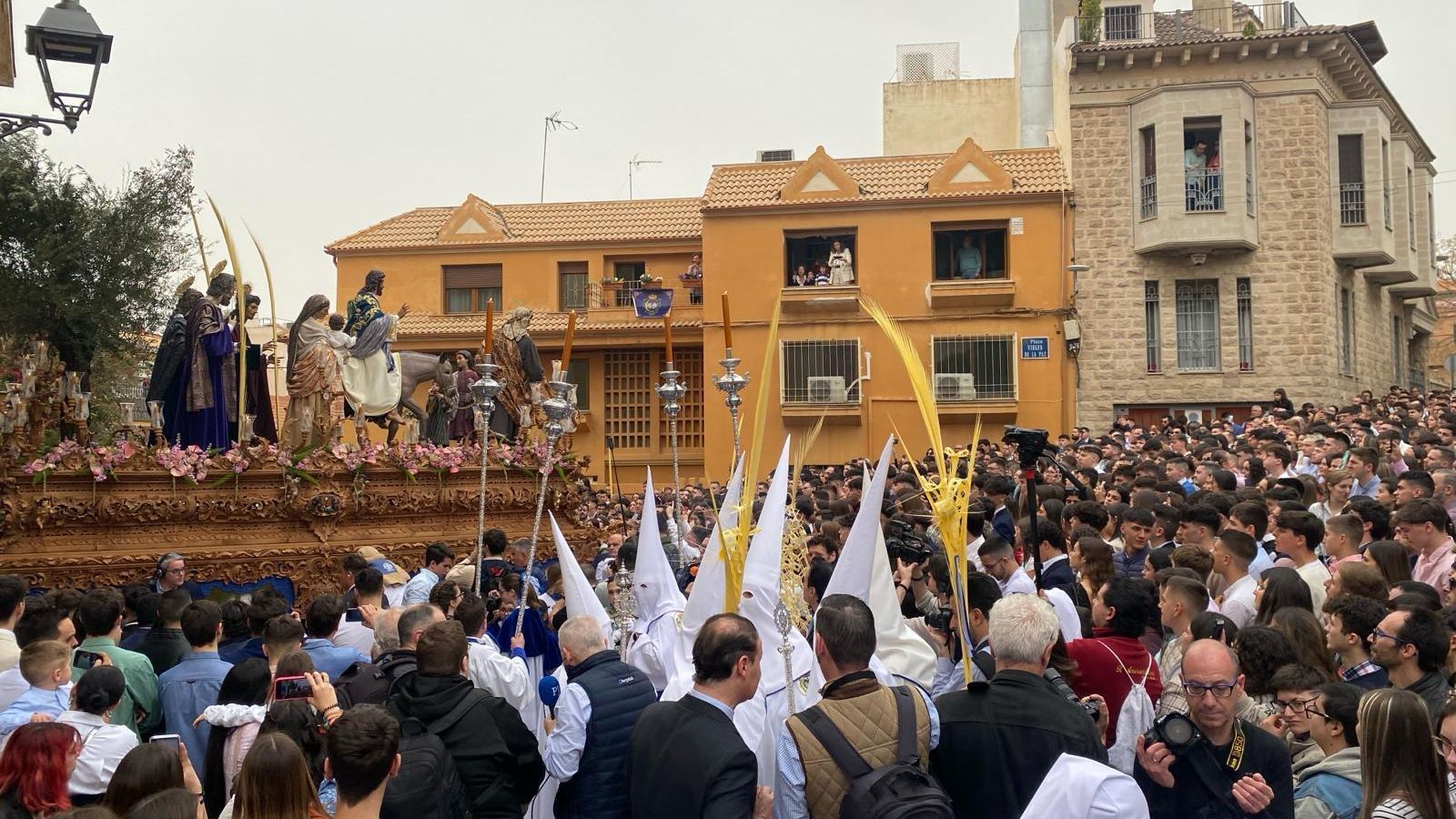 Salida desde la parroquia de Belén y San Roque.