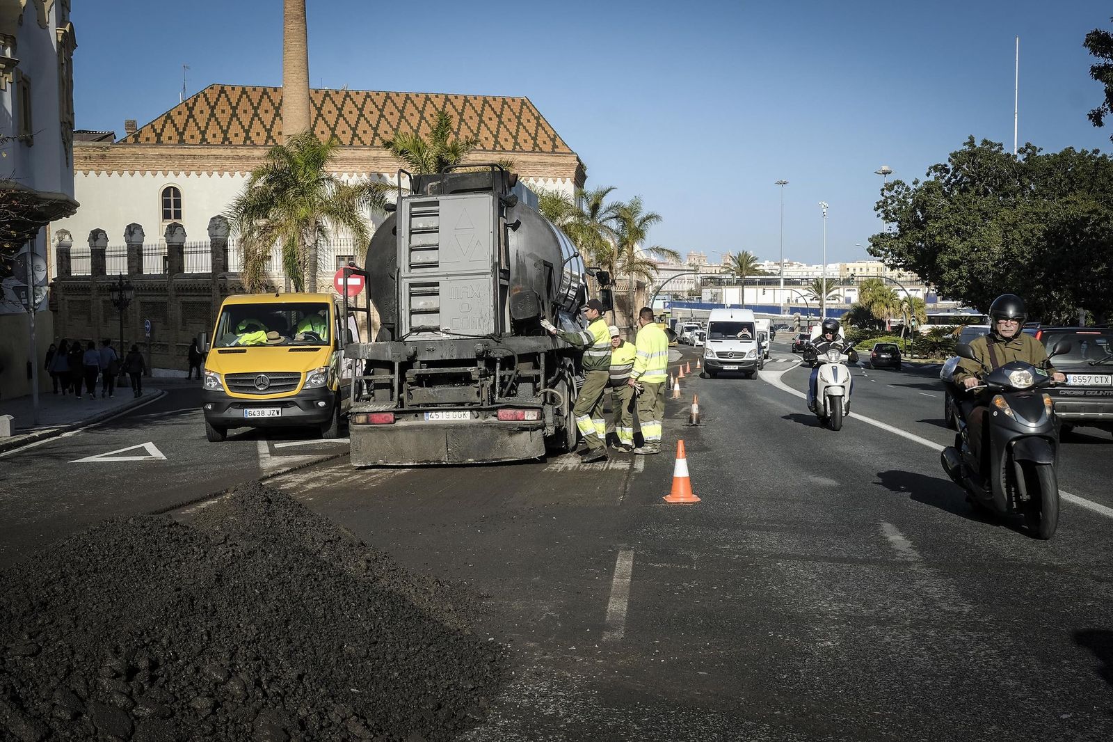 Trabajos de asfaltado, en la Cuesta de las Calesas, en enero del año 2018.