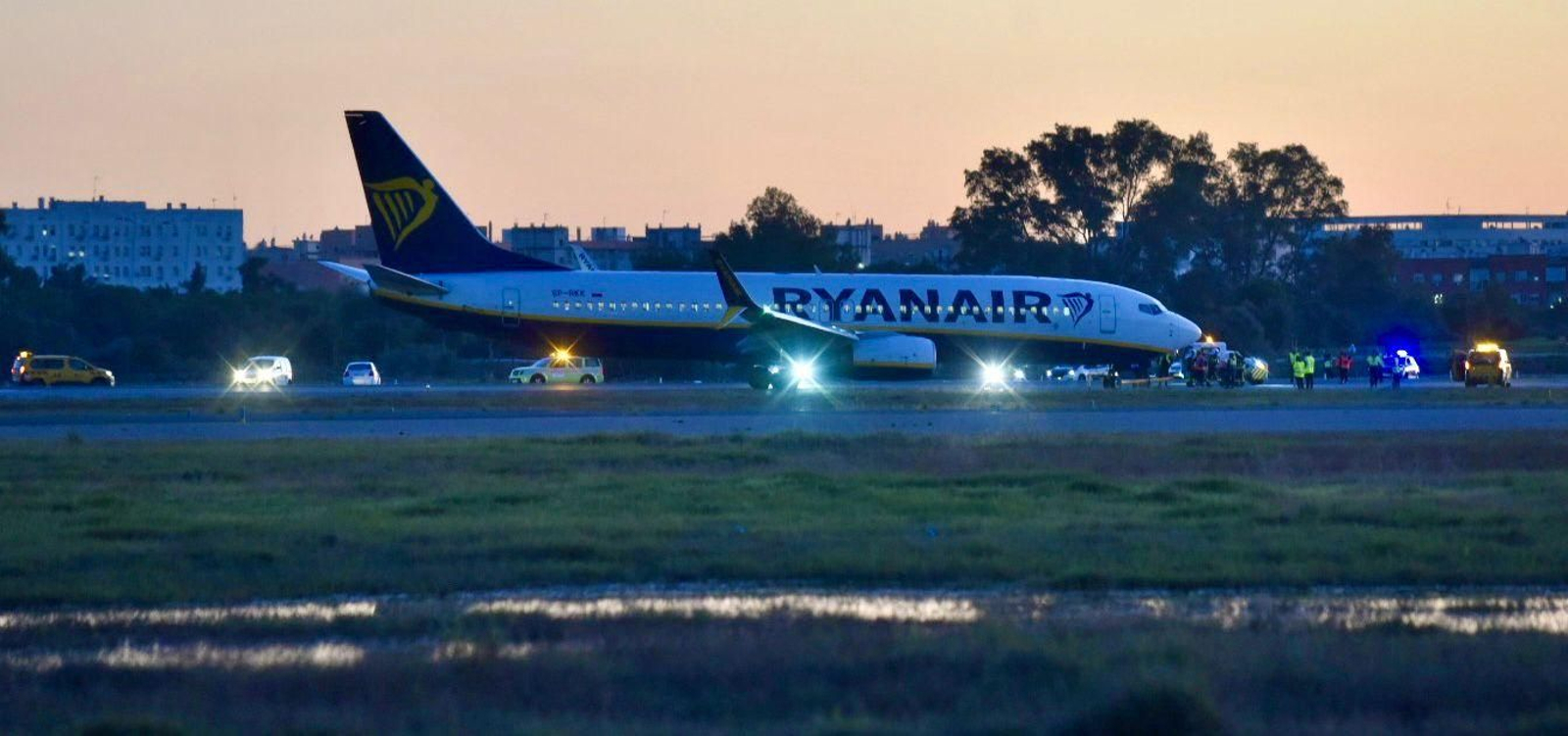 Aterrizaje de emergencia de un avión en Sevilla
