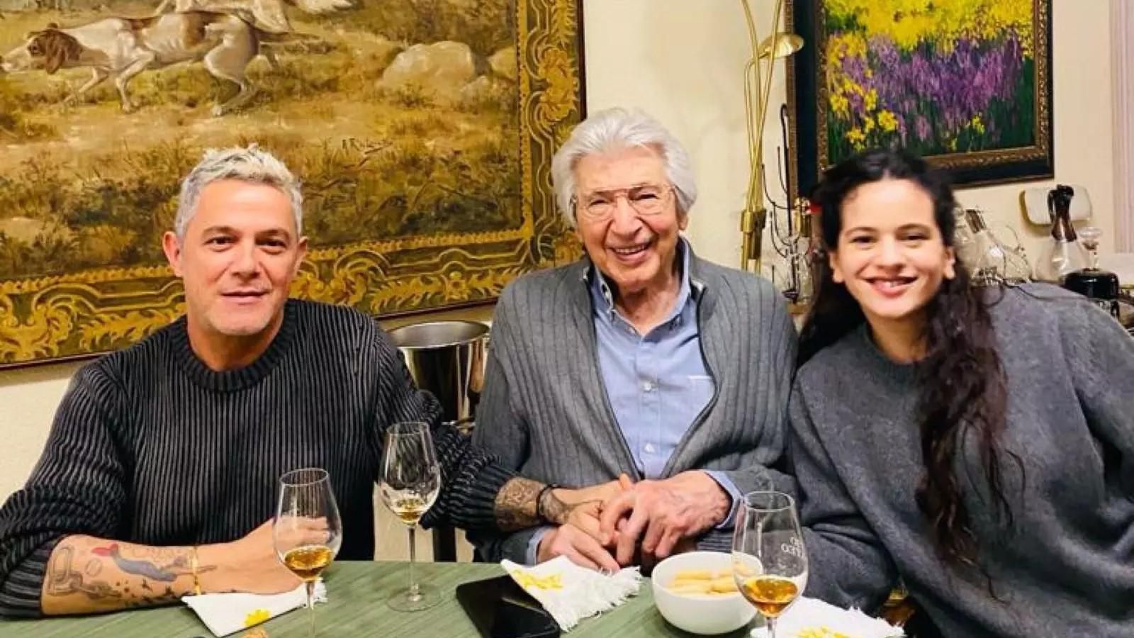 Rosalía y Alejandro Sanz con Manuel Alejandro tras una visita a casa del compositor jerezano.