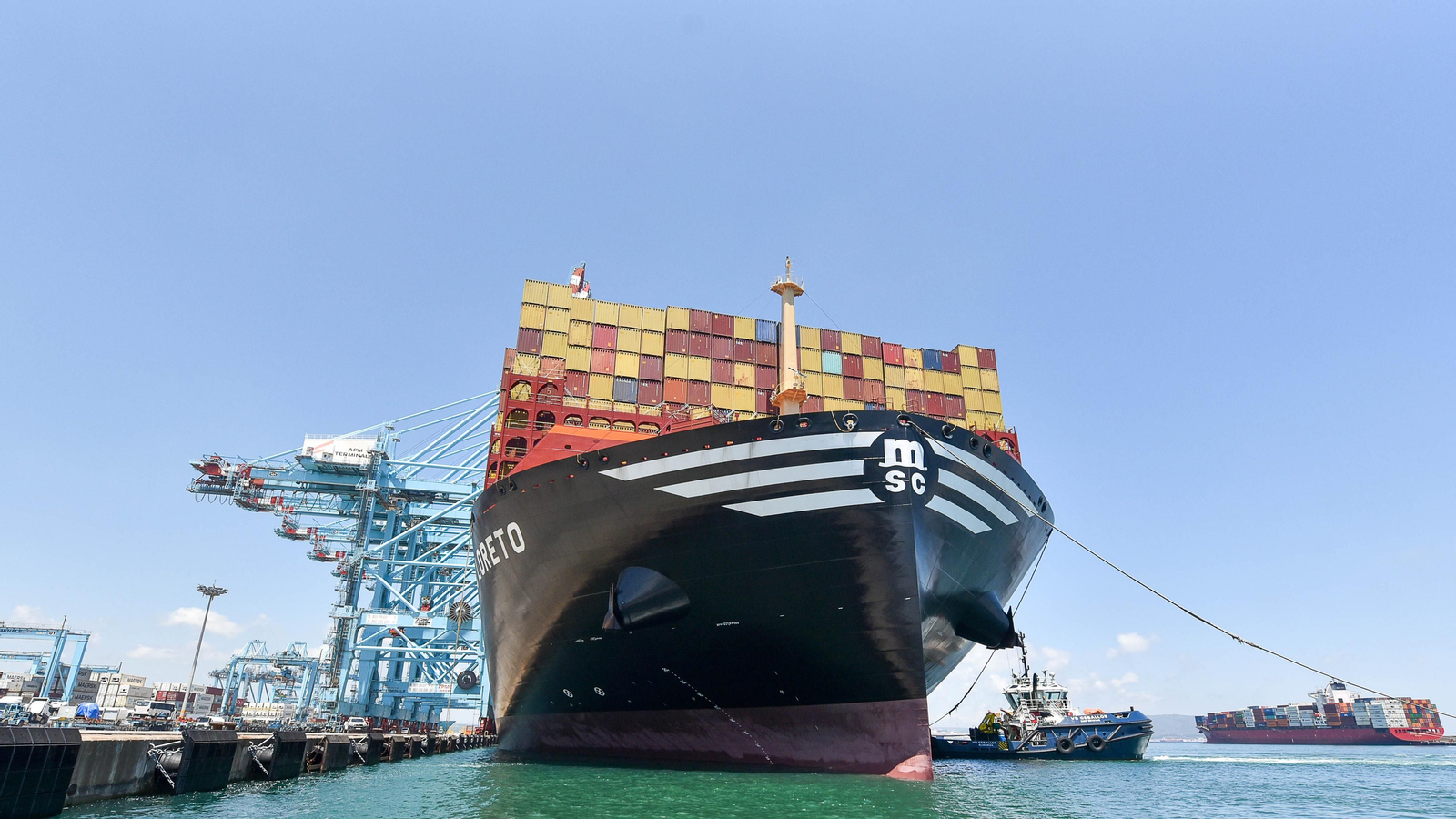 Fotos de la llegada del mayor portacontenedores del mundo el 'MSC Loreto' al puerto de Algeciras