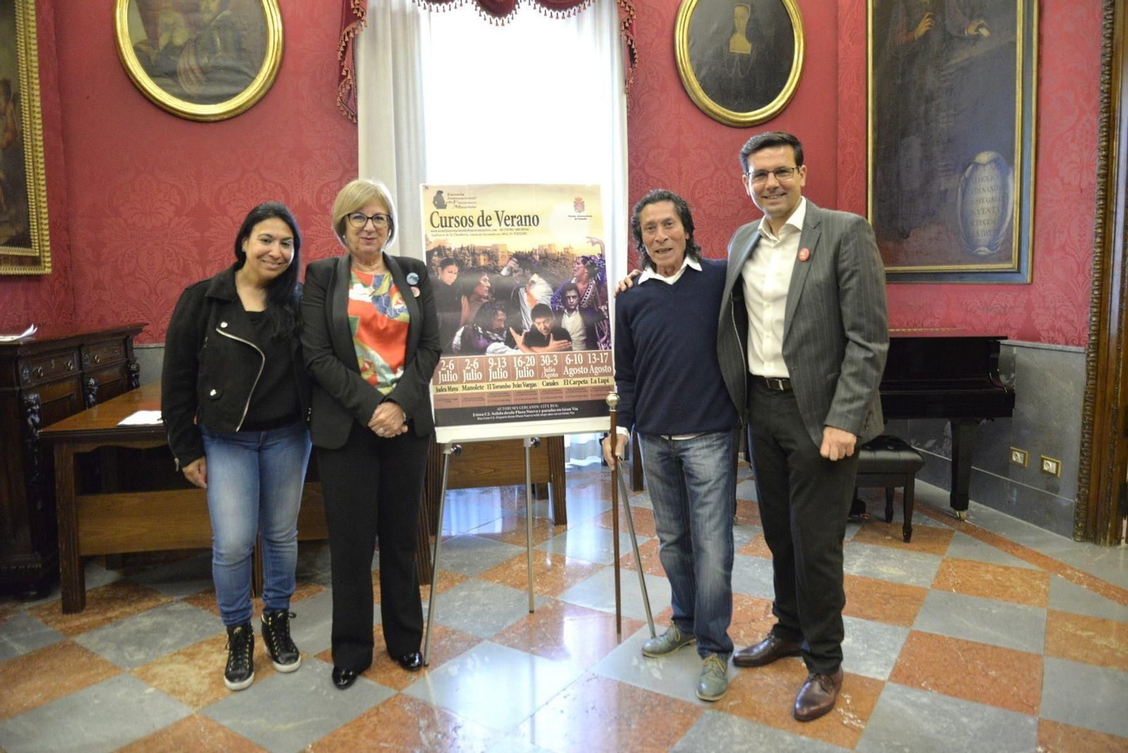 Manolete presentó ayer el programa de verano de su escuela. Manolete presentó ayer el programa de verano de su escuela.