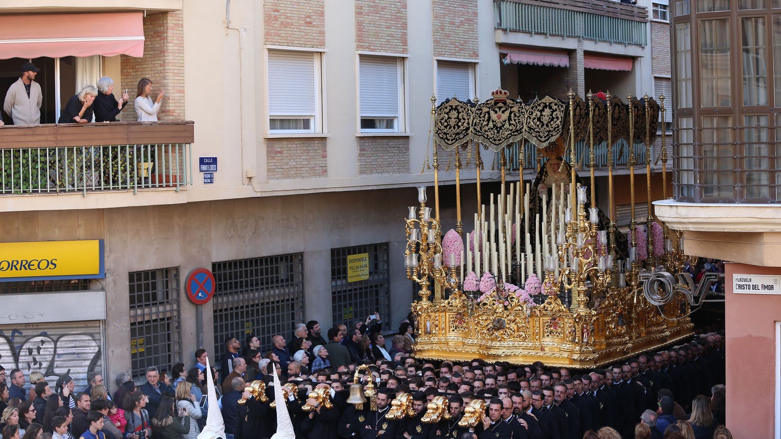 La Virgen del Amor en su trono procesional.