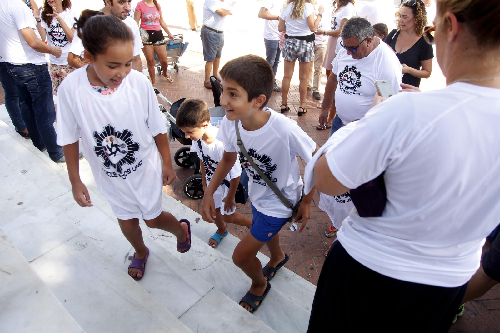 Imágenes de la manifestación de apoyo a Antonio Garrido, policía apuñalado en Punta Umbría