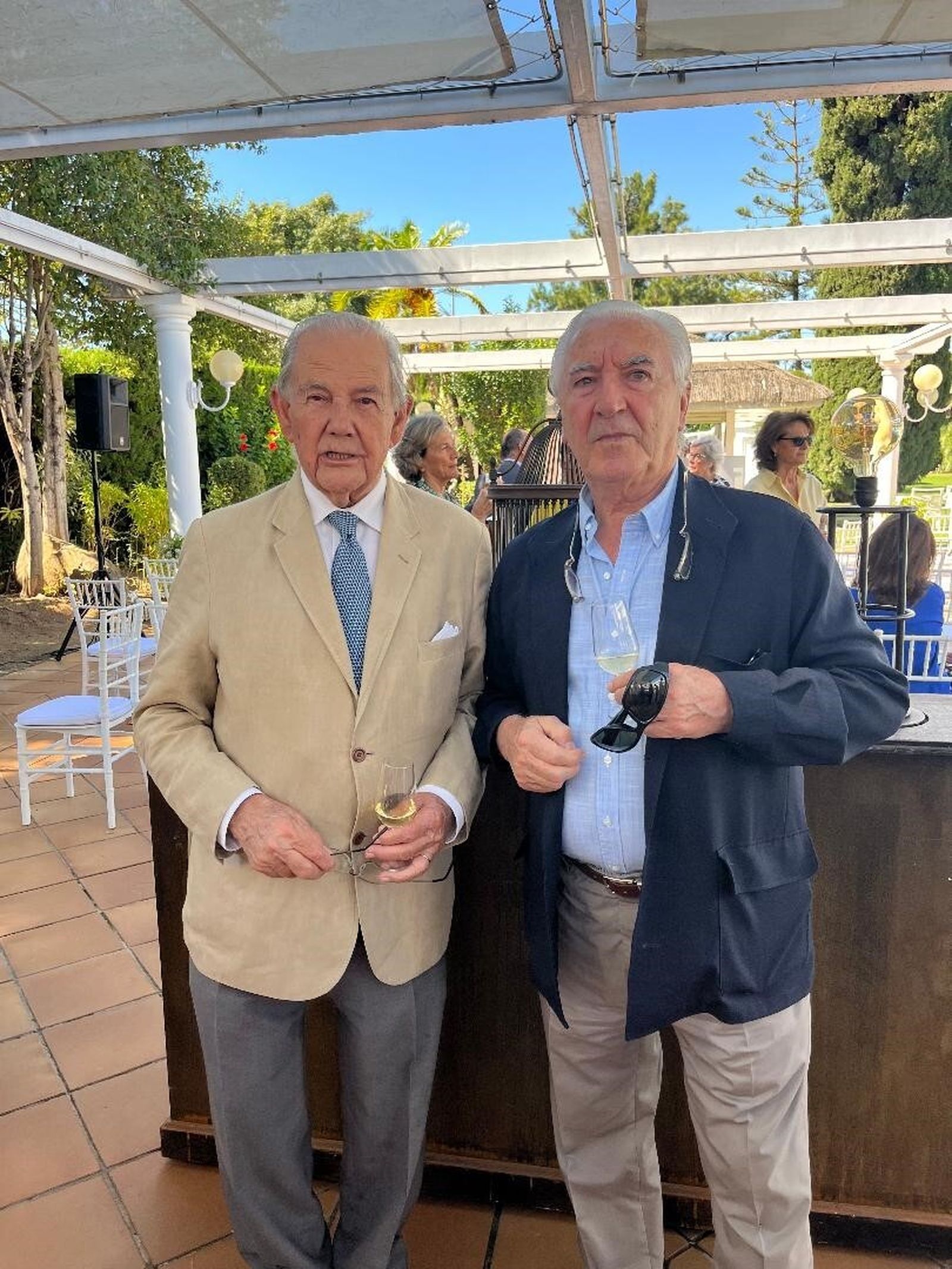 José Bohórquez con Manolo Ávila durante el cóctel.