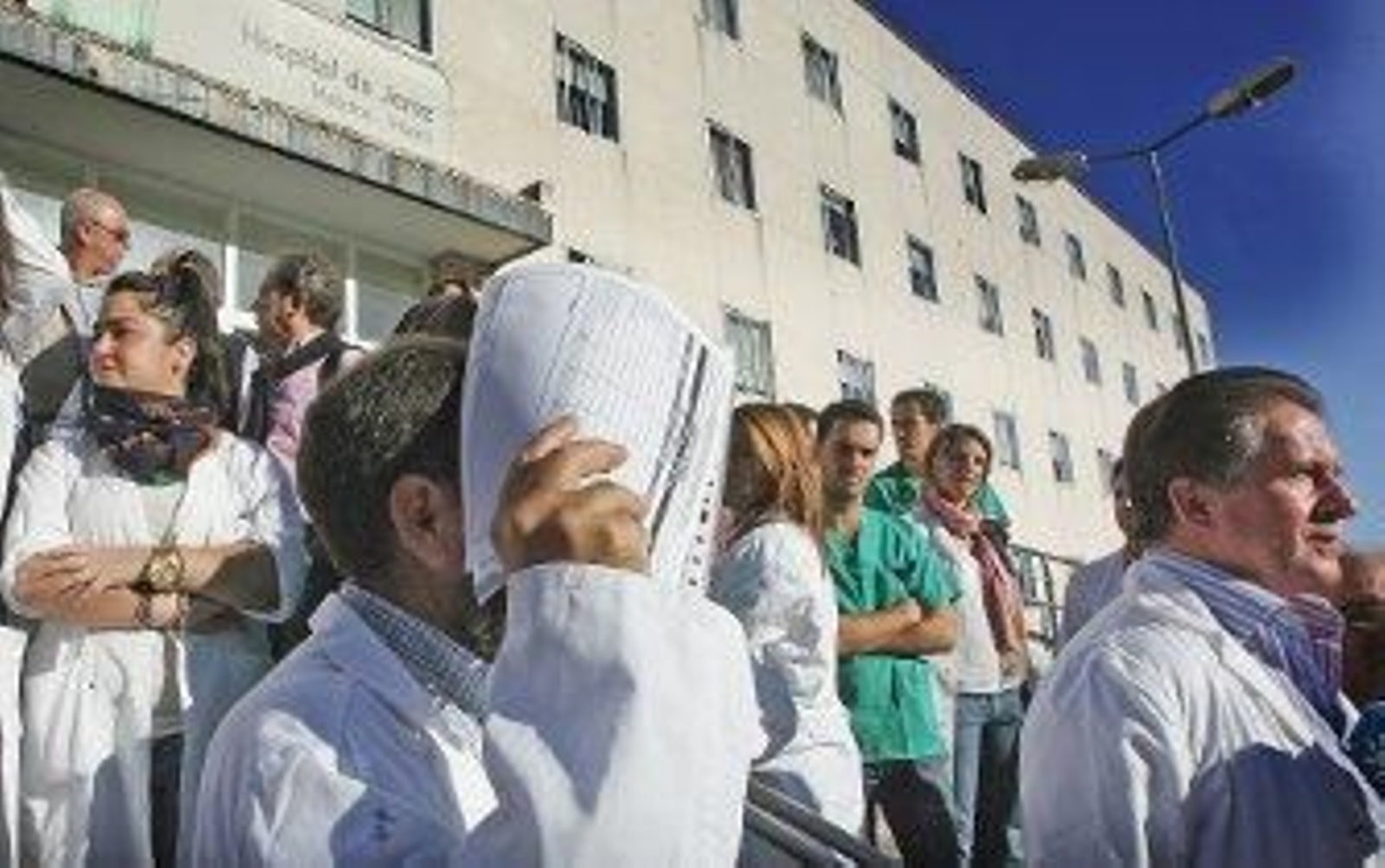 Los especialistas residentes convocan huelga indefinida a partir del día 19