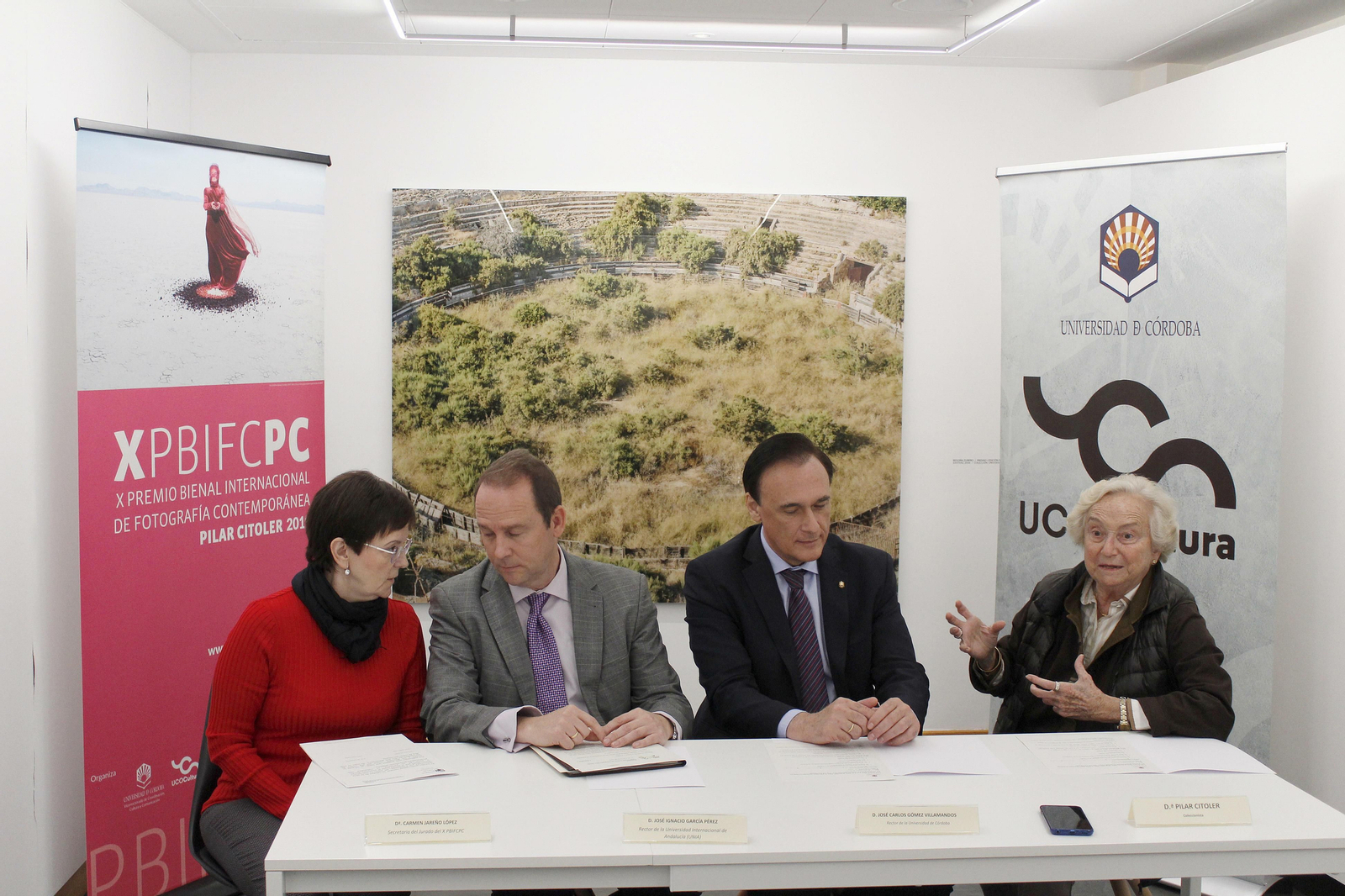 Carmen Jareño, García Pérez, Gómez Villamandos y Pilar Citoler comunica el fallo del jurado. Carmen Jareño, García Pérez, Gómez Villamandos y Pilar Citoler comunica el fallo del jurado.