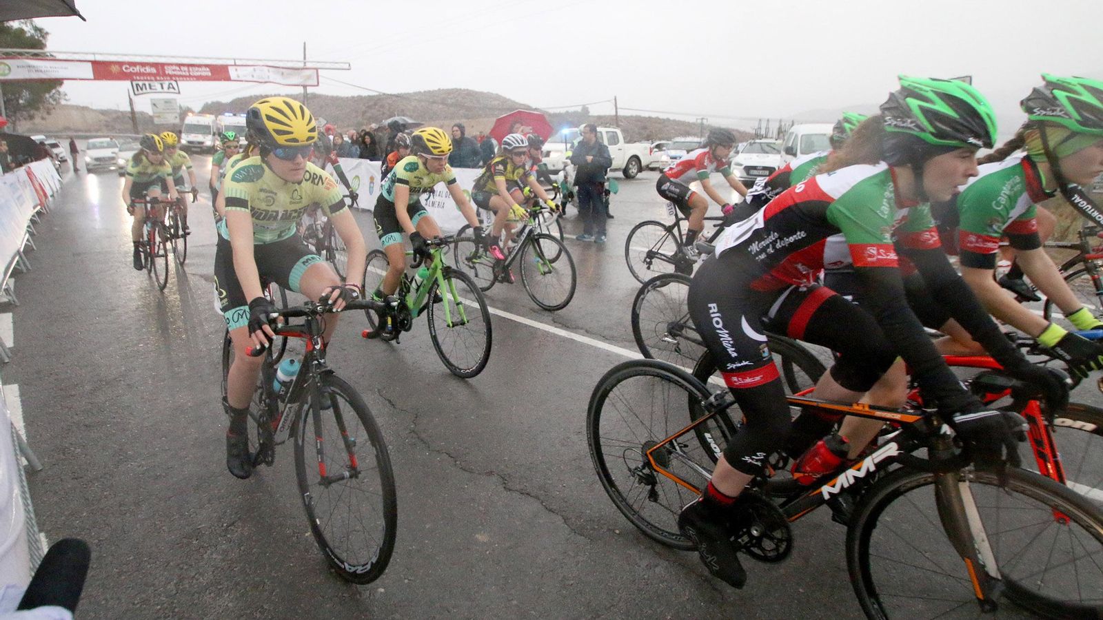 El pelotón, en acción.