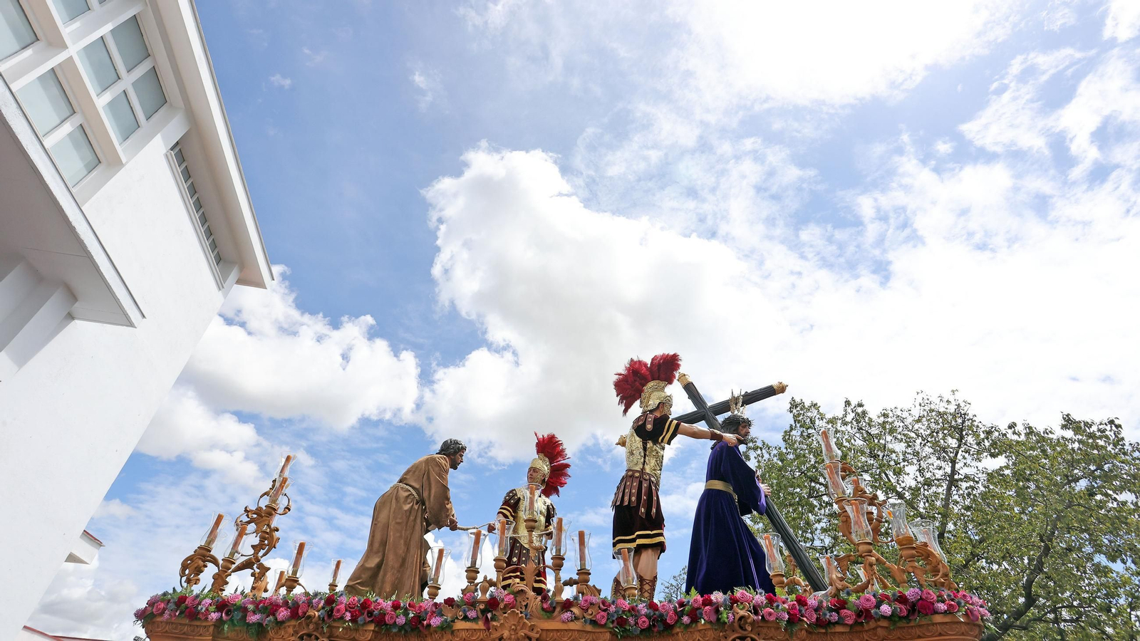 Imágenes de la Hermandad de Salud de San Rafael en el Martes Santo de Jerez 2025