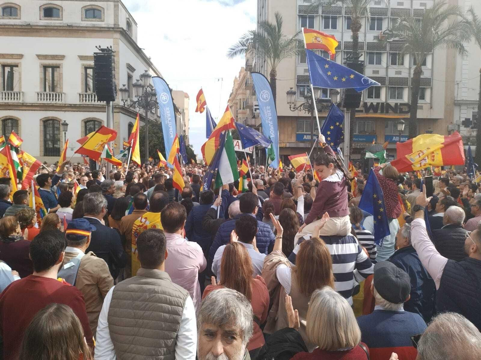 Las imágenes de la protesta del PP contra la amnistía en Córdoba