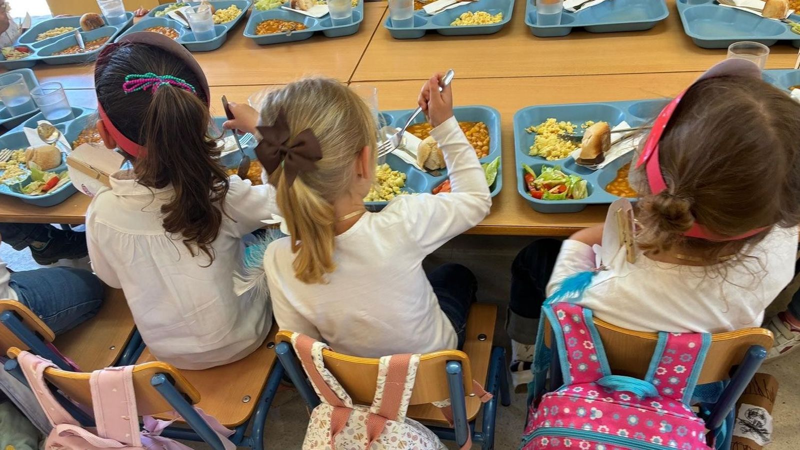 Alumnado en un comedor escolar