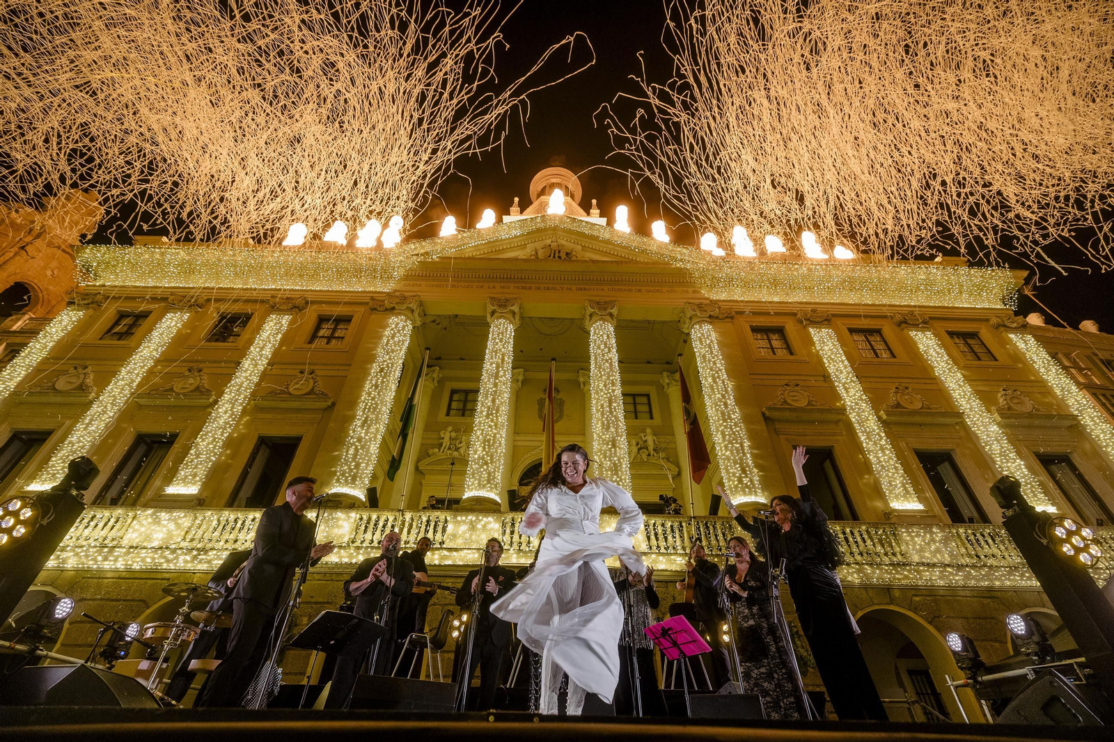 Las imágenes del encendido del alumbrado especial de la Navidad 2025 en Cádiz