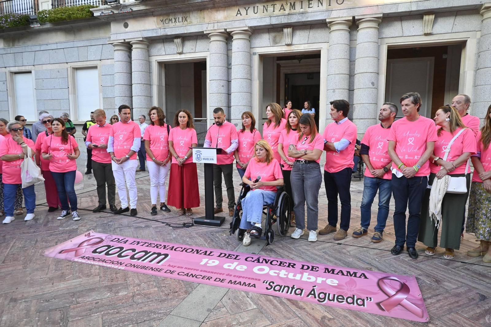 Cadena humana del día internacional del cáncer de mama