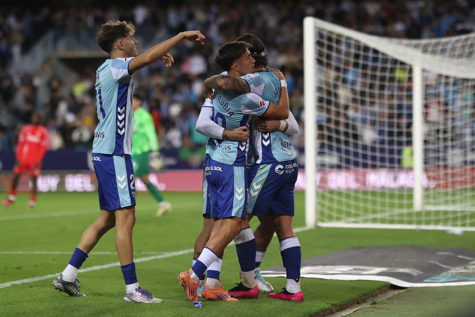 Las fotos del imponente ambiente en La Rosaleda en el Málaga - Córdoba CF