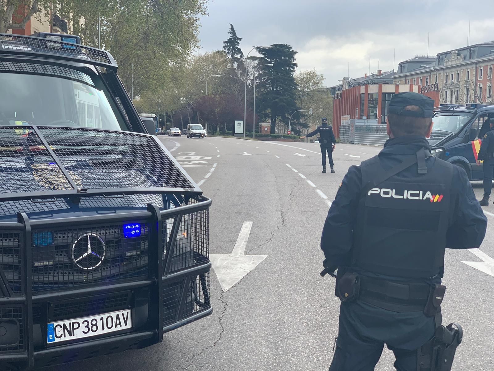 Varios agentes de la Policía Nacional, en un control.