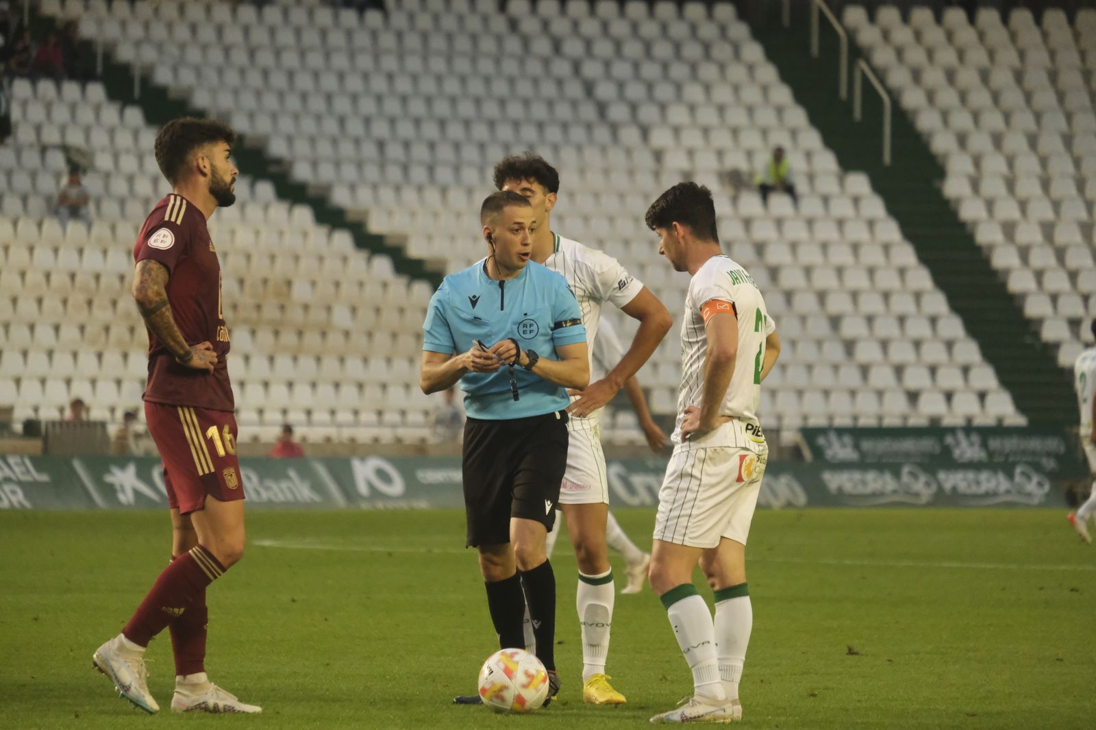 Las mejores fotos del ambiente en El Arcángel en el Córdoba CF - Badajoz