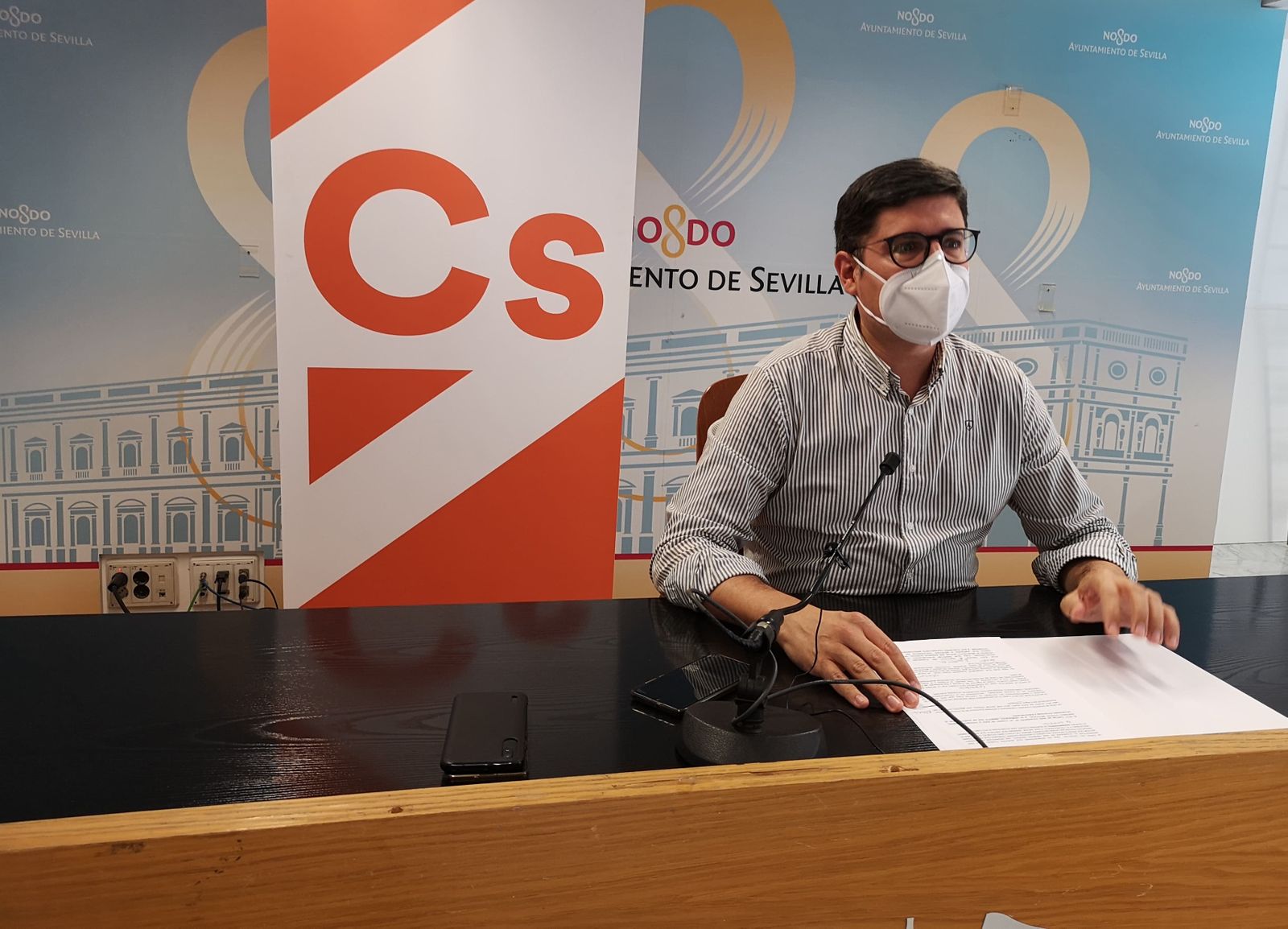 Álvaro Pimentel con mascarilla en una rueda de prensa de Ciudadanos.