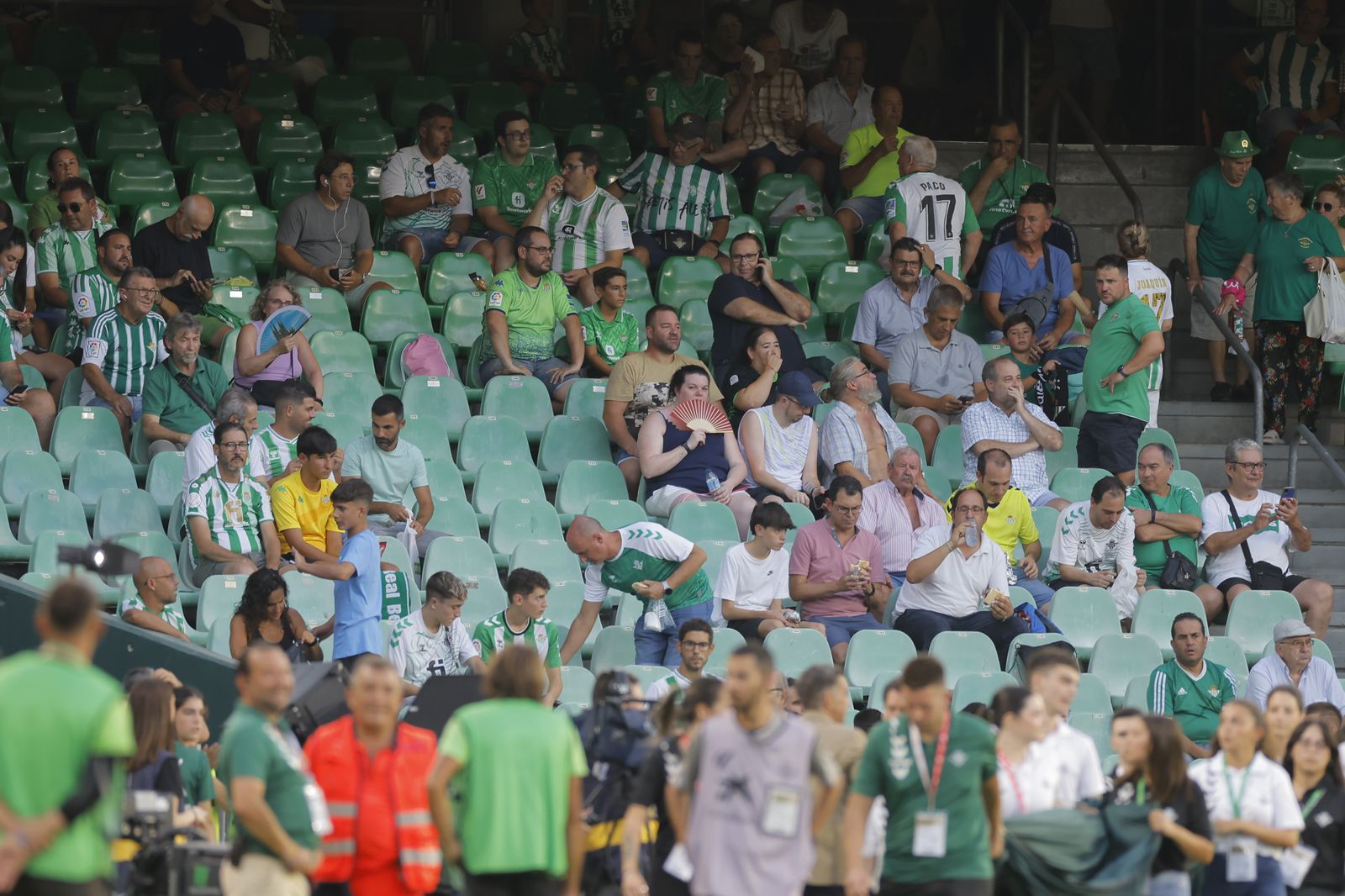 Búscate en las fotos del Betis-Atlético de Madrid