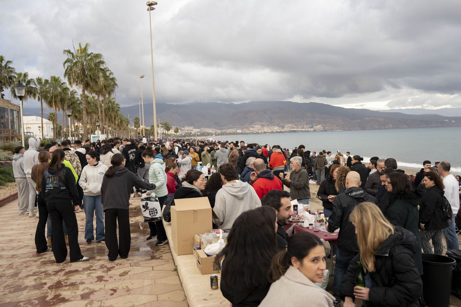 Las moragas reúnen a miles de personas en Roquetas para celebrar el final de año