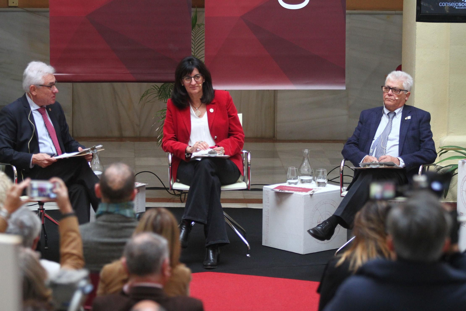 Imágenes de la presentación del estudio sobre 'El impacto económico, social y cultural de la UHU en la provincia'