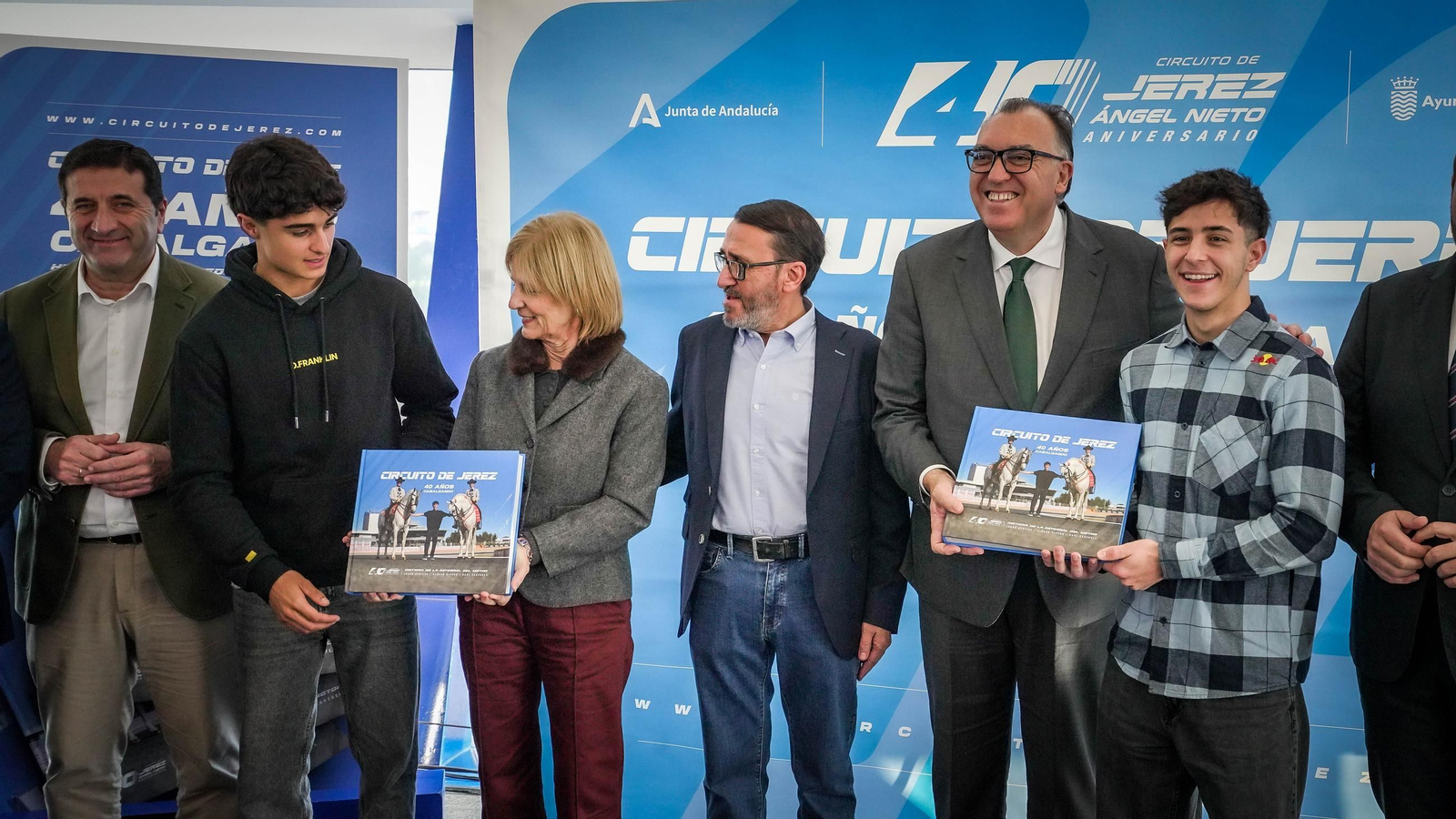 Imágenes de la presentación del libro '40 años Cabalgando' en el Circuito de Jerez