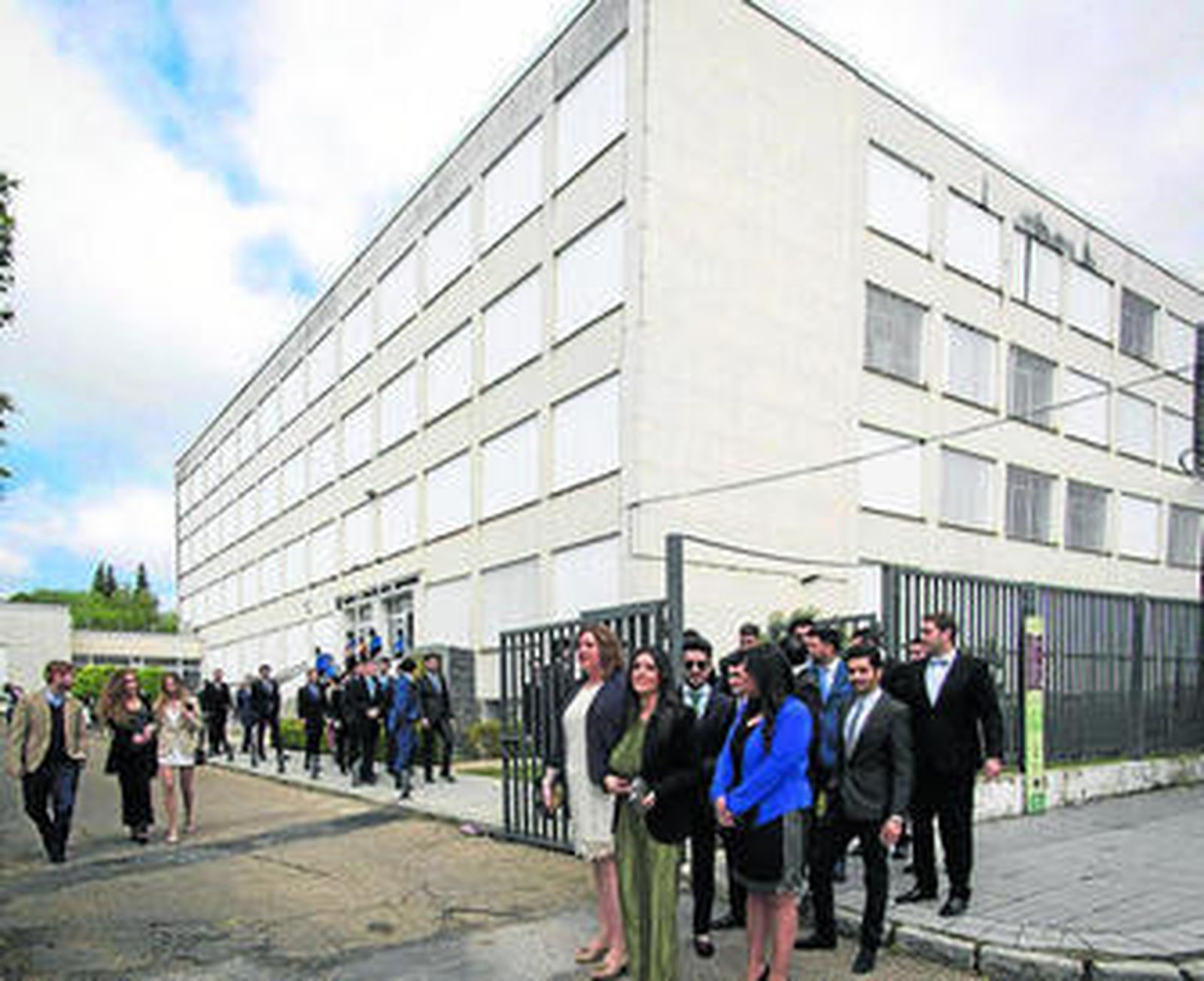 Alumnos de la Escuela belmezana durante el acto de su graduación.