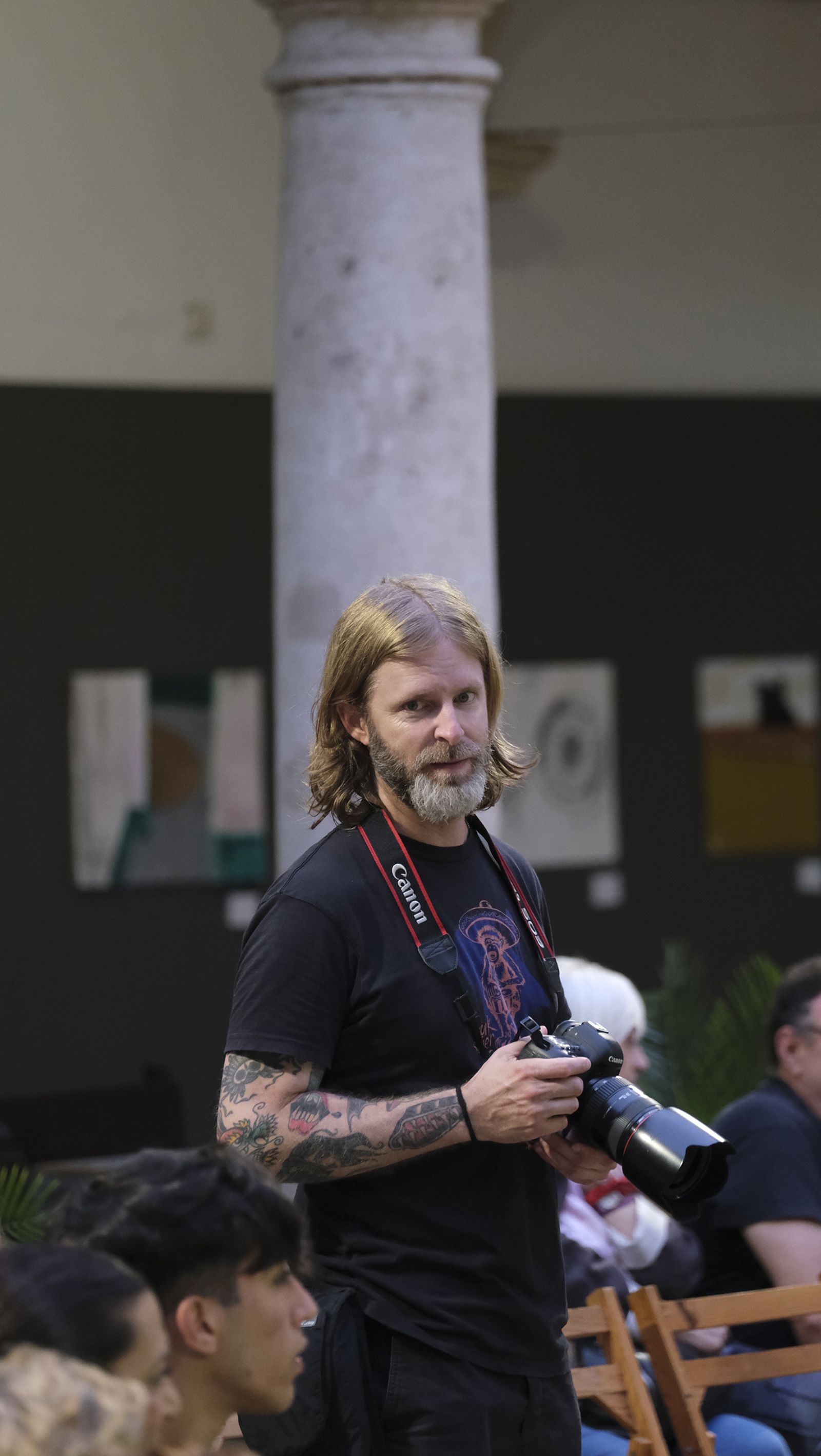 Imágenes del desfile benéfico contra el cáncer, en la Escuela de Artes de Almería