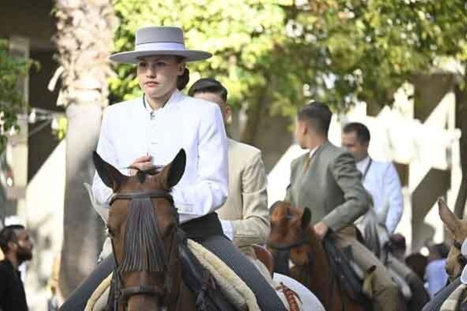 Las mejores imágenes de los peregrinos en la salida de Emigrantes