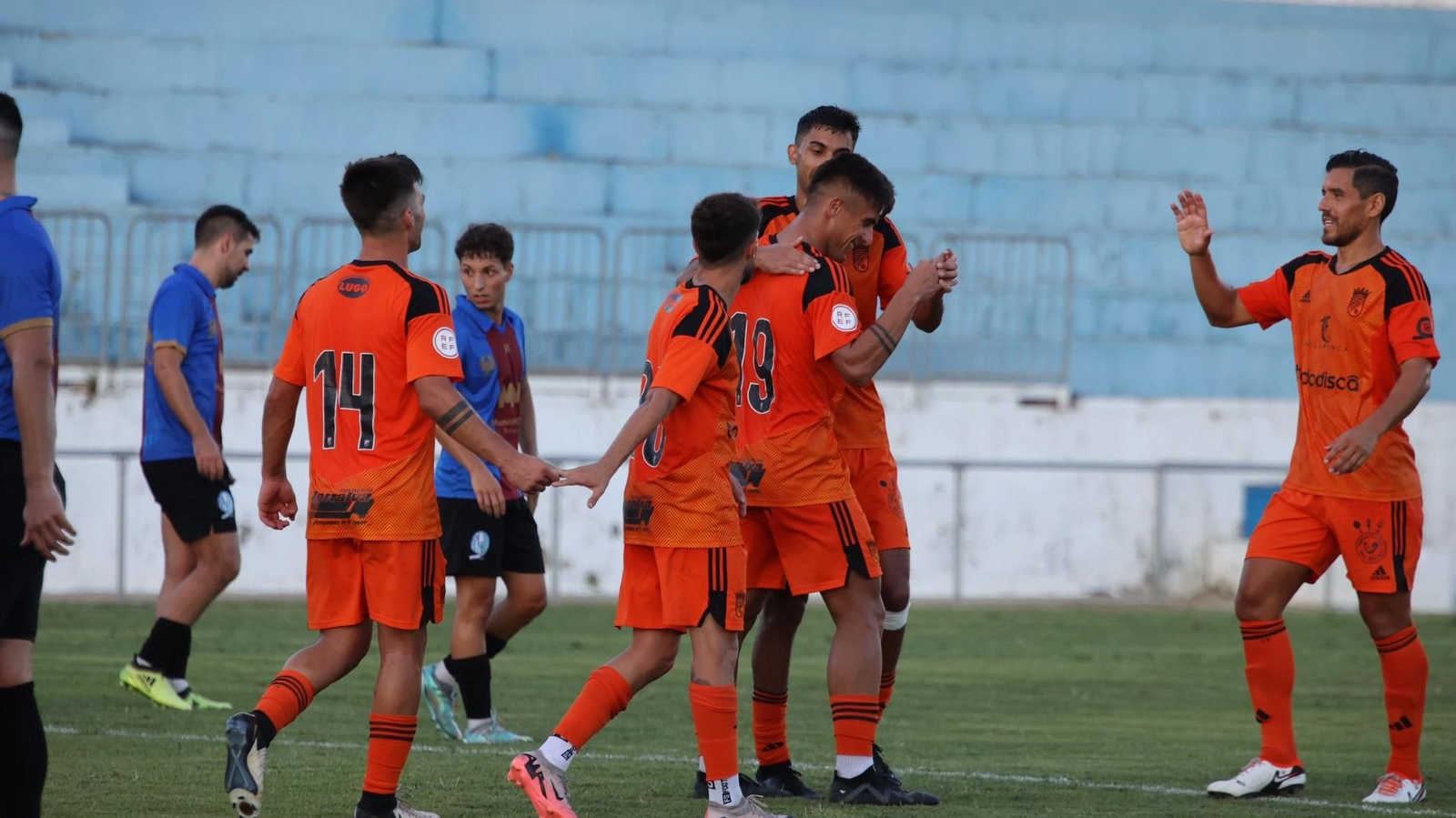 Los xerecistas celebran uno de los goles al Jerez Industrial.