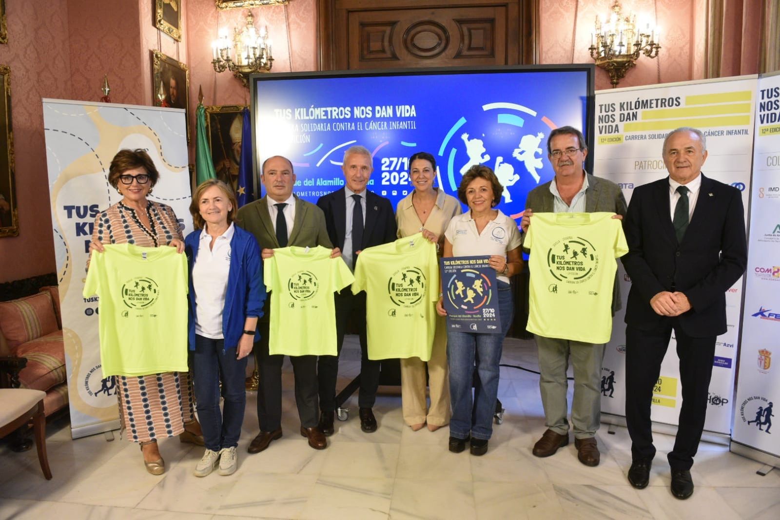 Un momento de la presentación de la carrera solidaria en el Ayuntamiento de Sevilla.