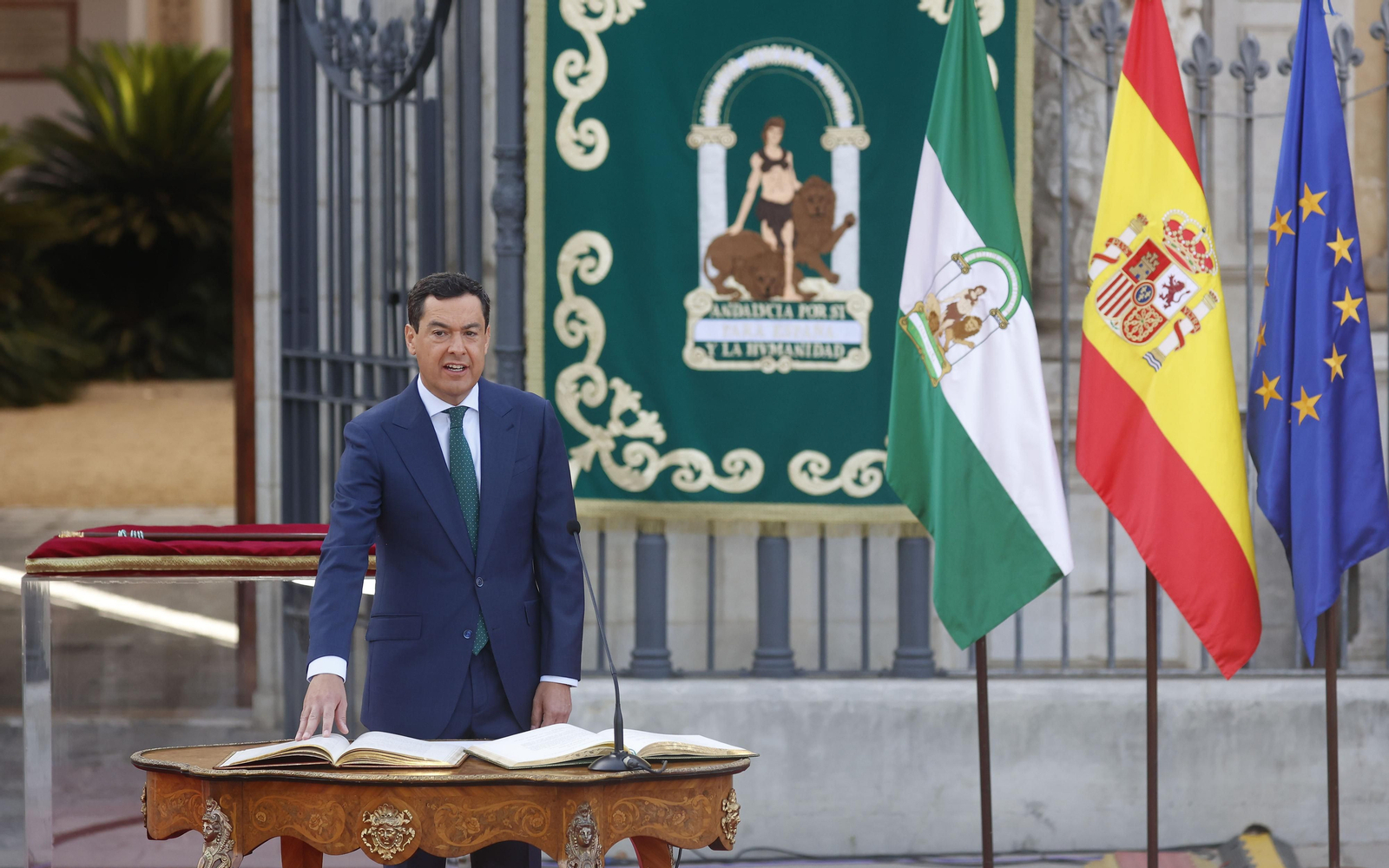 La toma de posesión de Juanma Moreno en imágenes