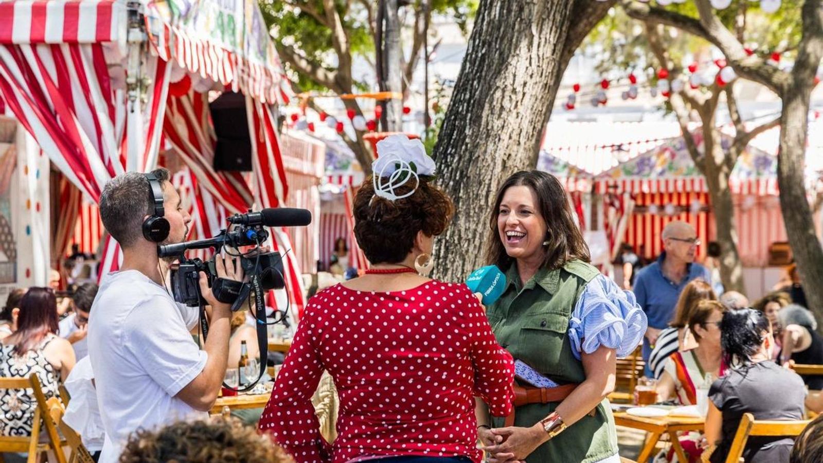 La alcaldesa, atendiendo a los medios en el recinto ferial del Parque.