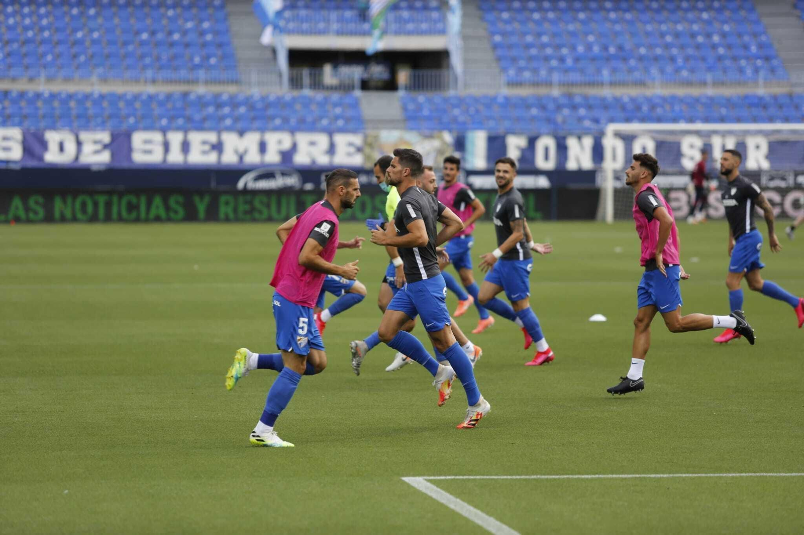 Galería del calentamiento del Málaga-Huesca.