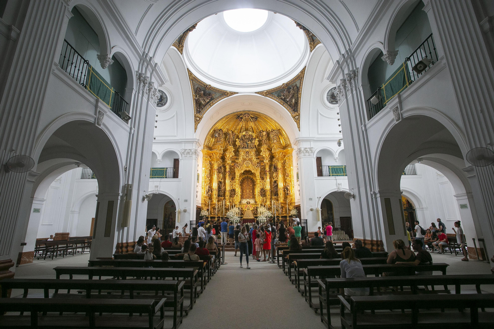 Imágenes de la Virgen del Rocío vestida de Pastora para La Venida de 2019