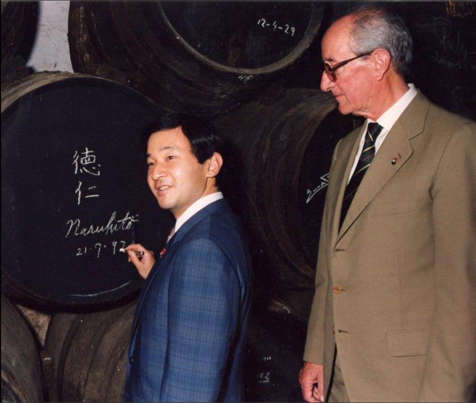 Naruito firma una bota en 1992.