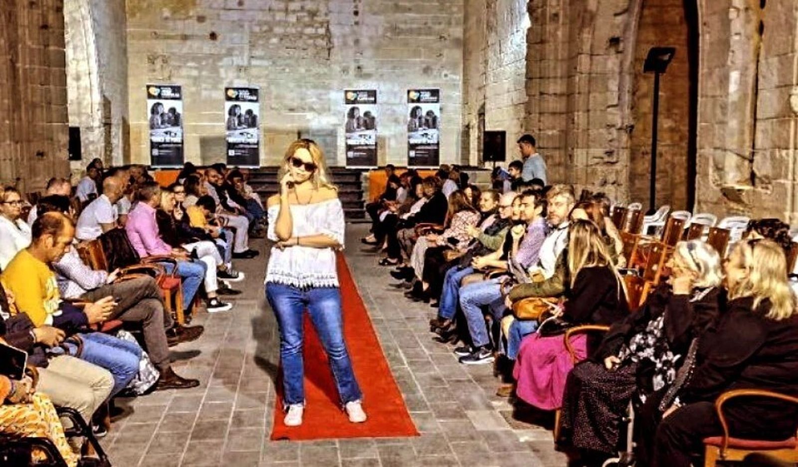 Uno de los pases del evento 'Fashion High', en el Monasterio de la Victoria.