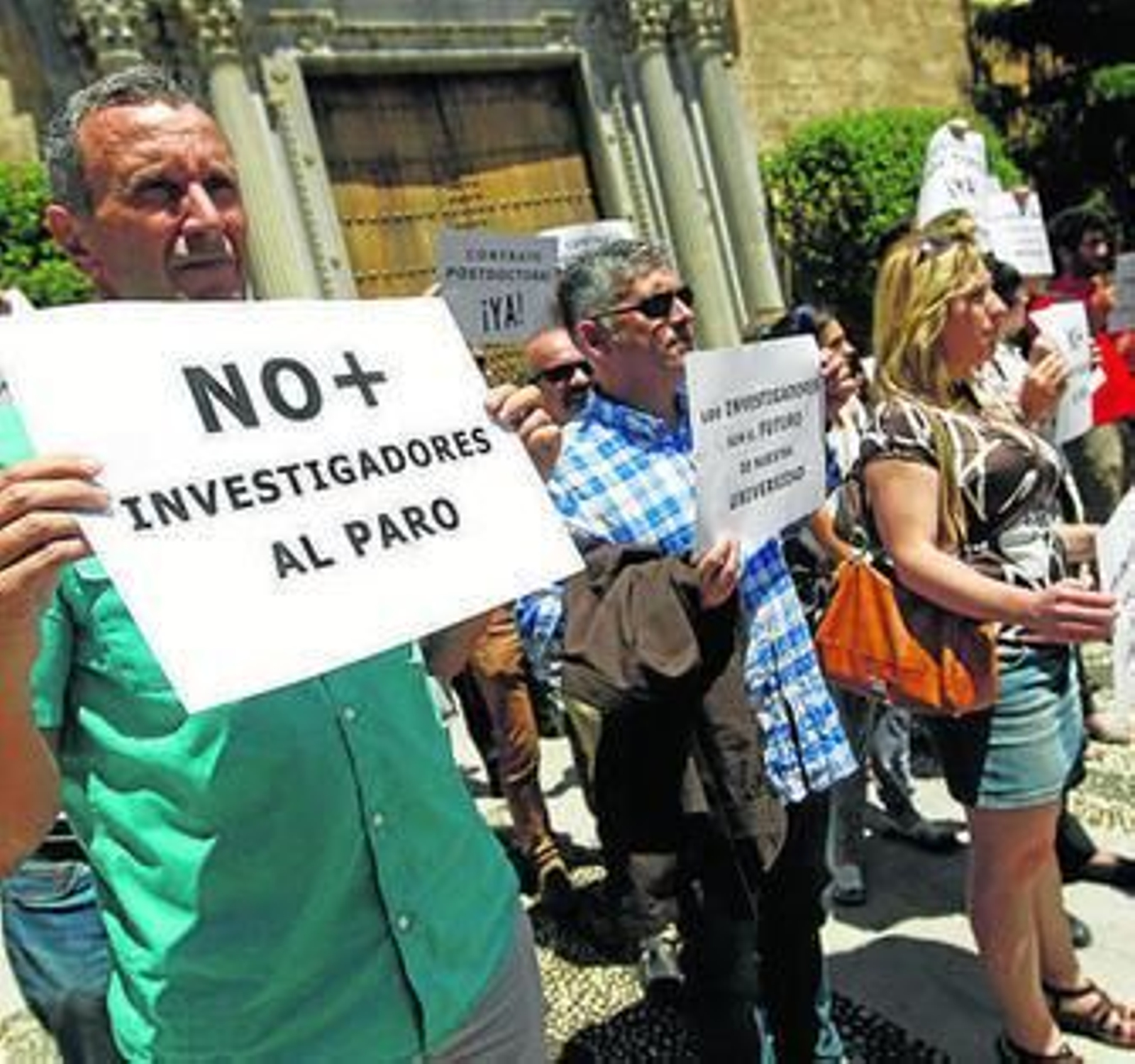 Concentración frente al Rectorado. Concentración frente al Rectorado.
